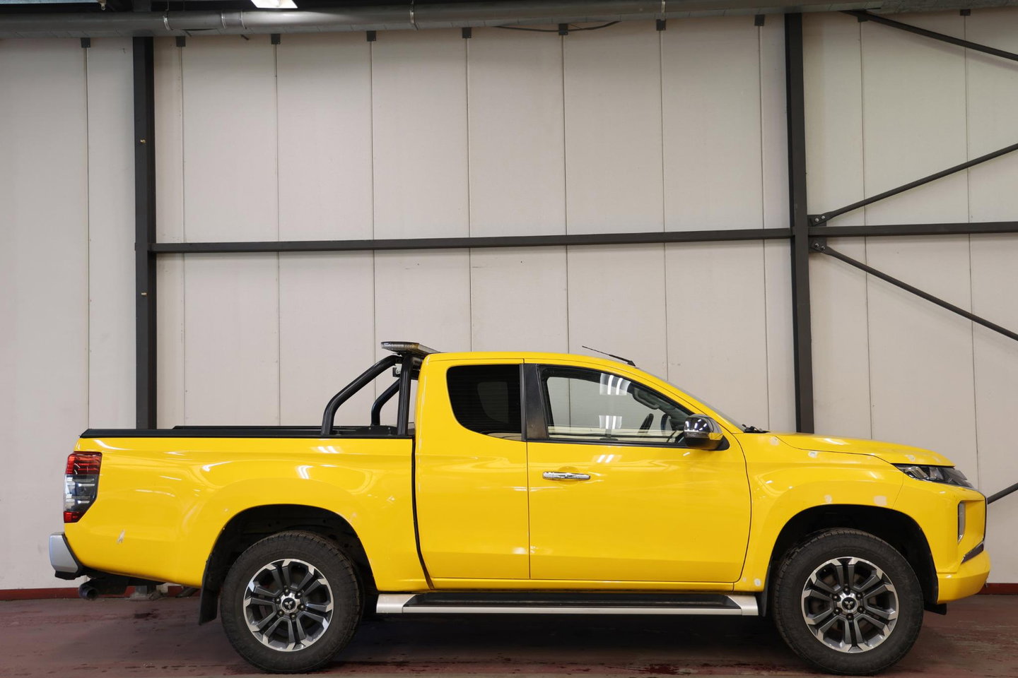 Mitsubishi L200 2.2 DI-D Club Cab Intense 4X4 4WD TREKHAAK