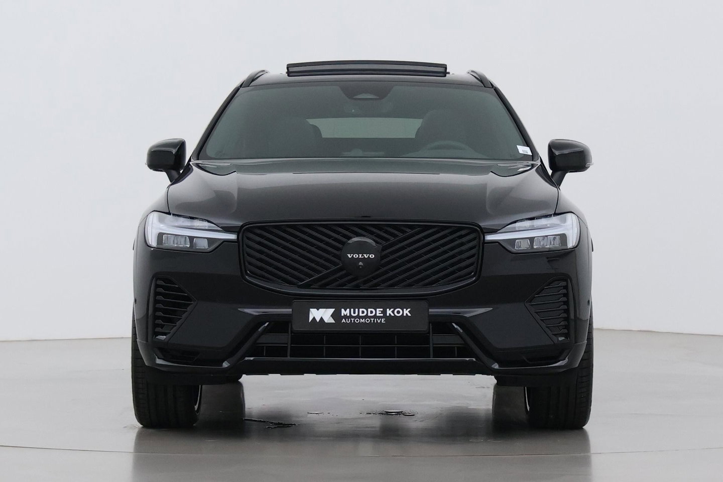 Volvo XC60 T6 Ultra Black Edition | Bowers & Wilkins | Luchtvering | Panoramadak | Head-UP | Stoelventilatie