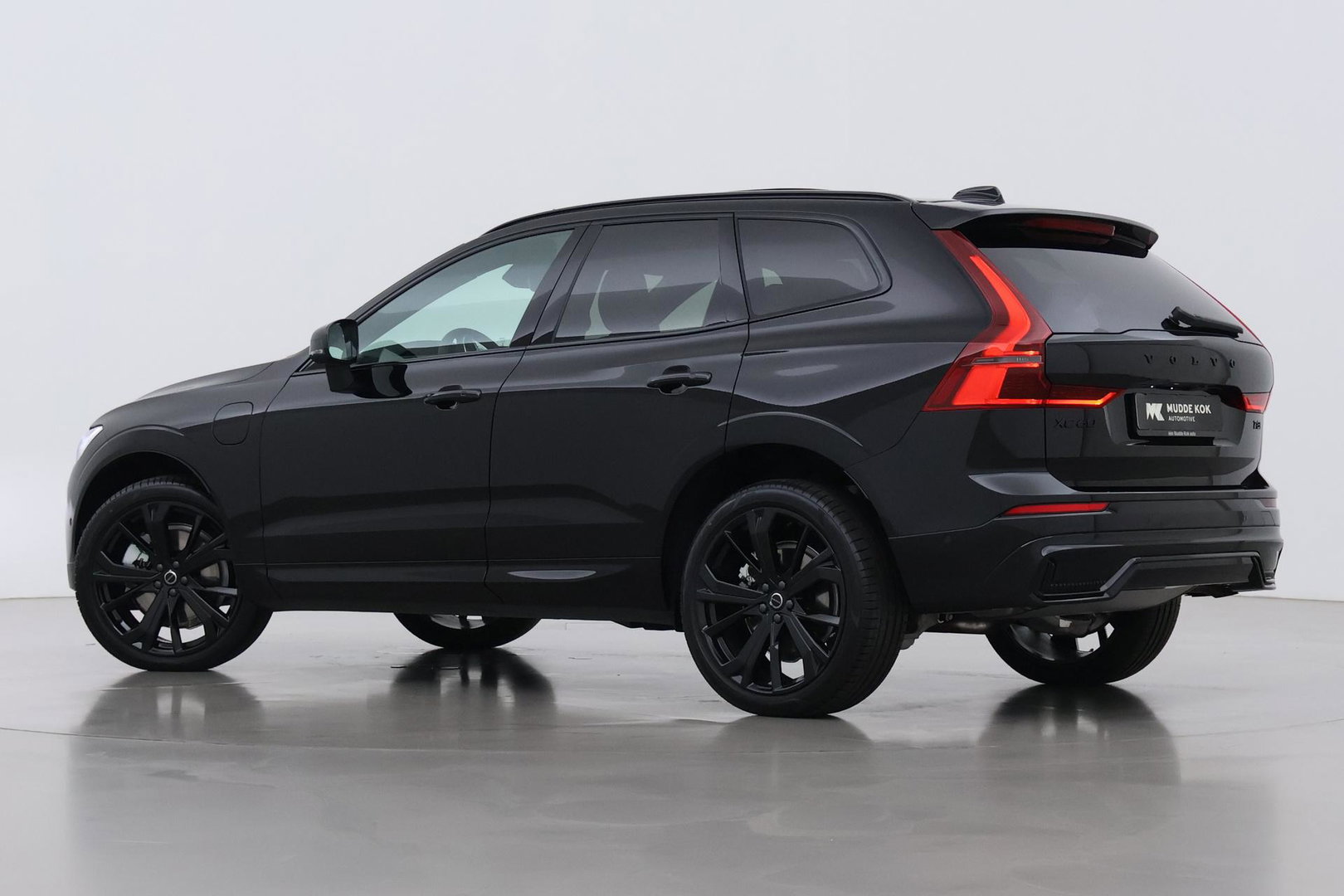 Volvo XC60 T8 Ultra Black Edition | Bowers & Wilkins | Luchtvering | Panoramadak | Head-UP | Stoelventilatie