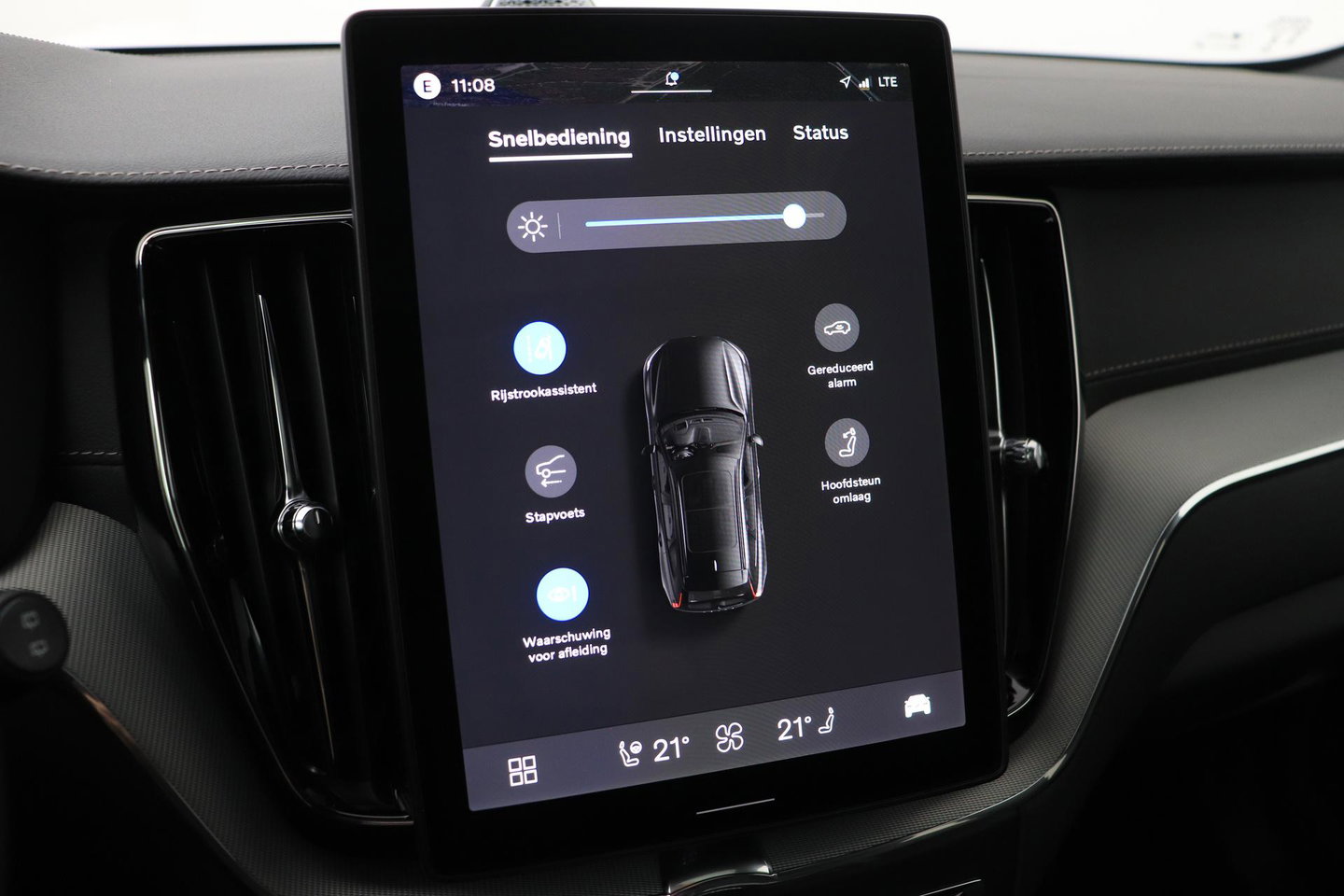 Volvo XC60 T6 Ultra Black Edition | Bowers & Wilkins | Luchtvering | Panoramadak | Head-UP | Stoelventilatie
