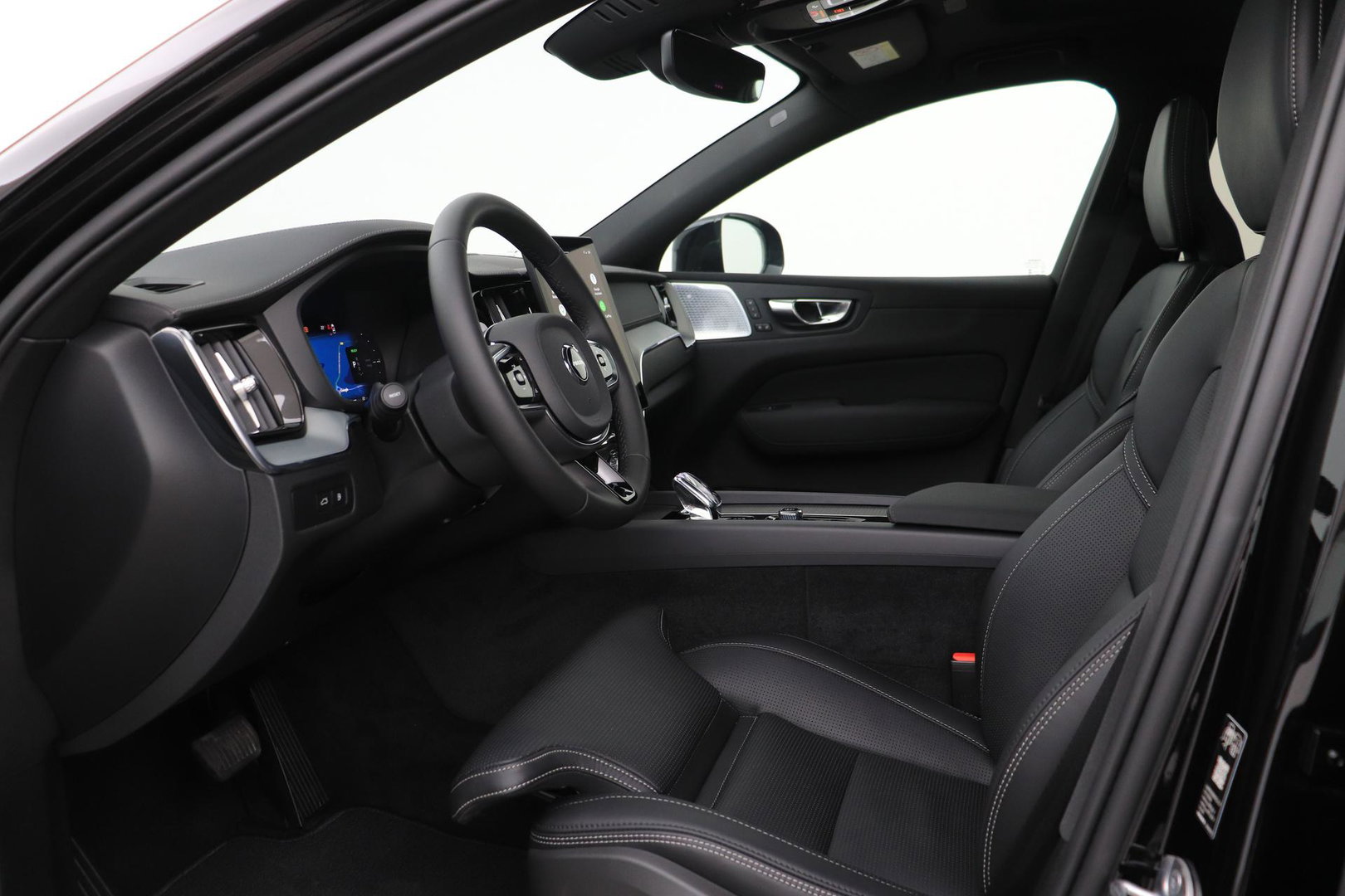 Volvo XC60 T8 Ultra Black Edition | Bowers & Wilkins | Luchtvering | Panoramadak | Head-UP | Stoelventilatie