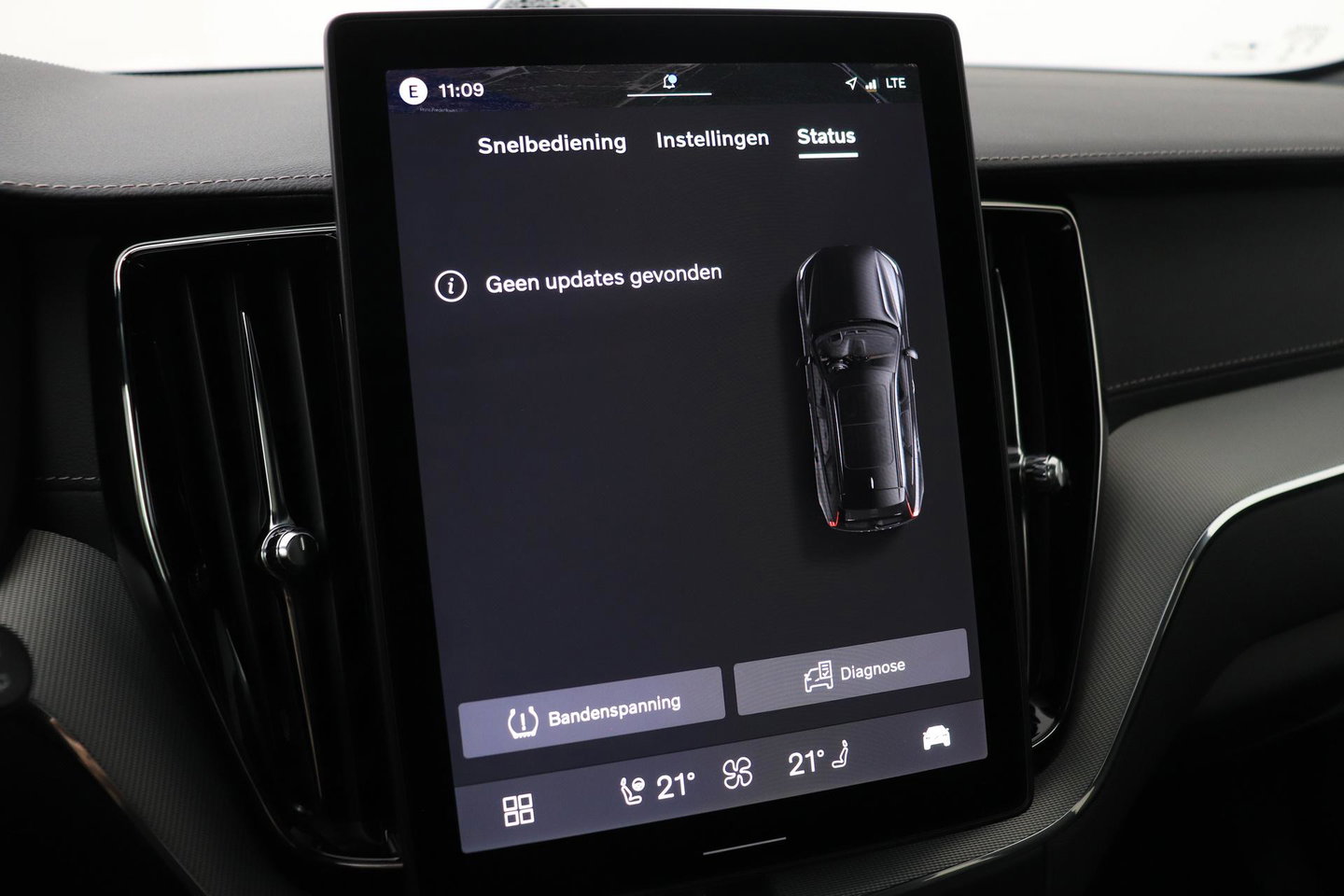 Volvo XC60 T6 Ultra Black Edition | Bowers & Wilkins | Luchtvering | Panoramadak | Head-UP | Stoelventilatie