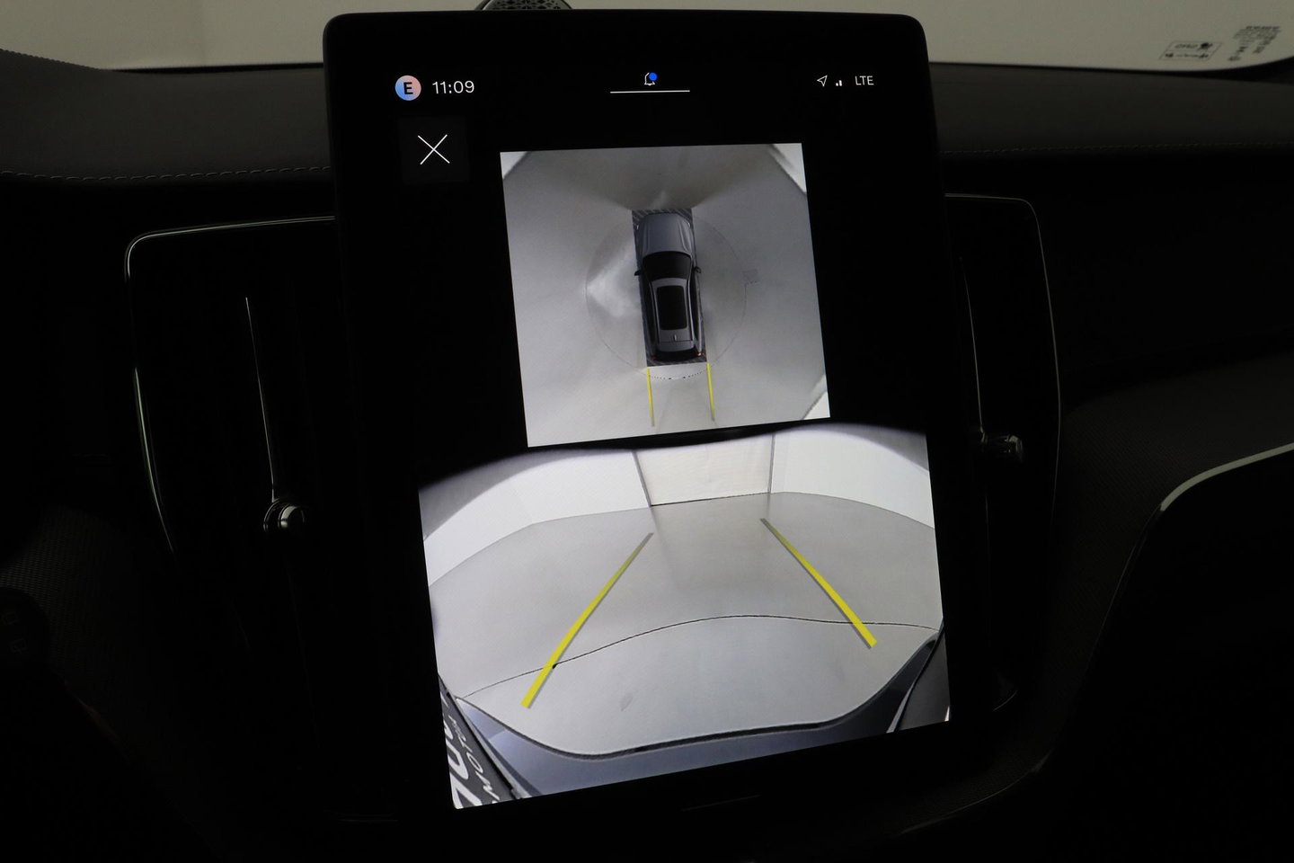 Volvo XC60 T6 Ultra Black Edition | Bowers & Wilkins | Luchtvering | Panoramadak | Head-UP | Stoelventilatie