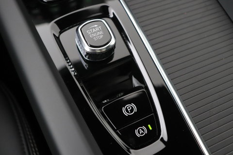 Volvo XC60 T6 Ultra Black Edition | Bowers & Wilkins | Luchtvering | Panoramadak | Head-UP | Stoelventilatie