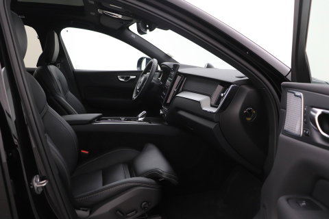 Volvo XC60 T6 Ultra Black Edition | Bowers & Wilkins | Luchtvering | Panoramadak | Head-UP | Stoelventilatie