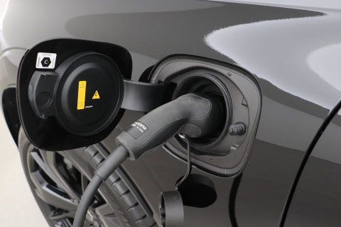 Volvo XC60 T6 Ultra Black Edition | Bowers & Wilkins | Luchtvering | Panoramadak | Head-UP | Stoelventilatie
