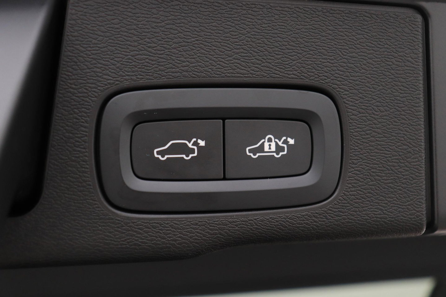 Volvo XC60 T6 Ultra Black Edition | Bowers & Wilkins | Luchtvering | Panoramadak | Head-UP | Stoelventilatie