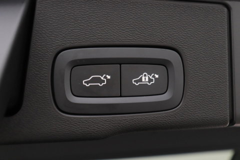 Volvo XC60 T6 Ultra Black Edition | Bowers & Wilkins | Luchtvering | Panoramadak | Head-UP | Stoelventilatie