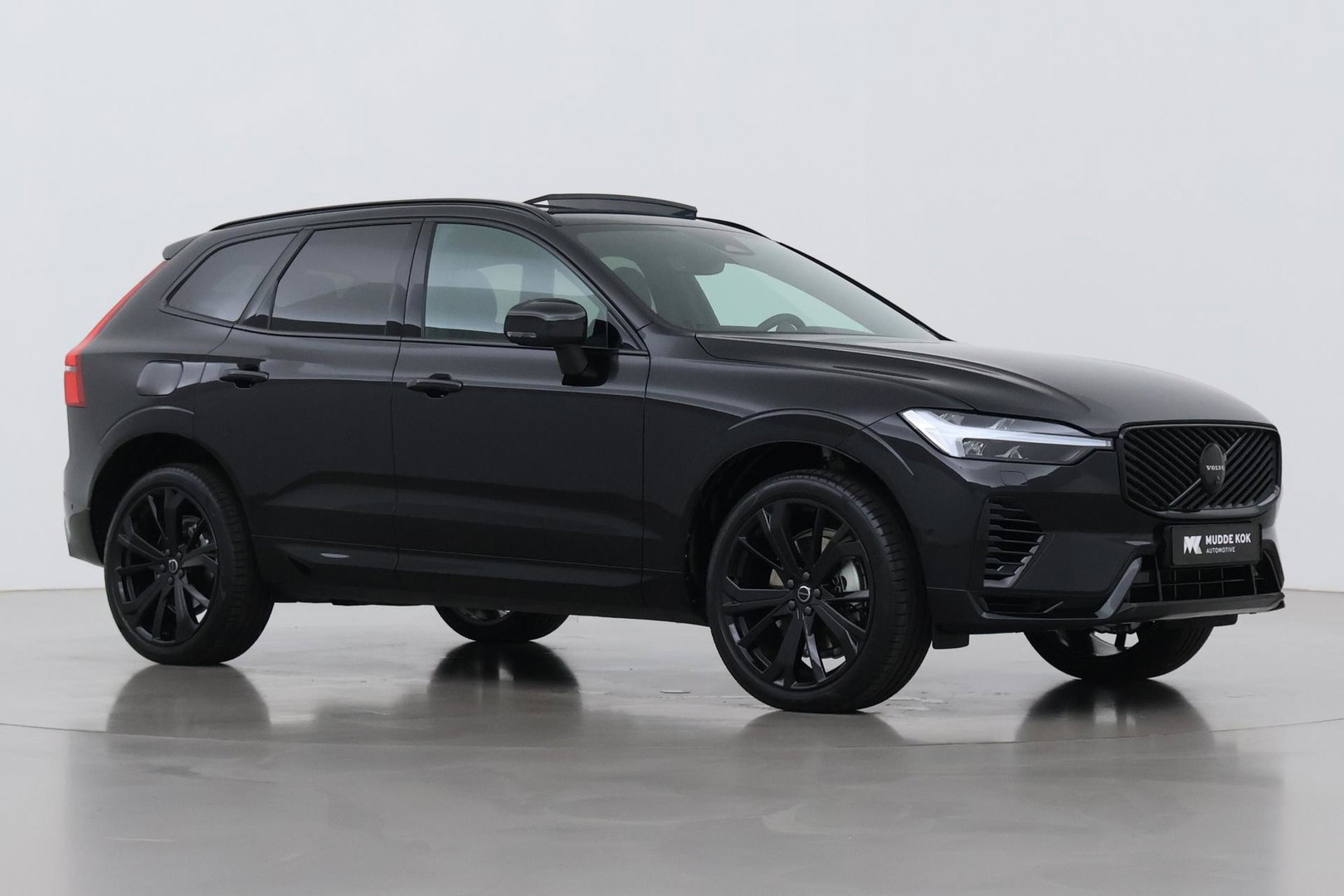 Volvo XC60 T8 Ultra Black Edition | Bowers & Wilkins | Luchtvering | Panoramadak | Head-UP | Stoelventilatie