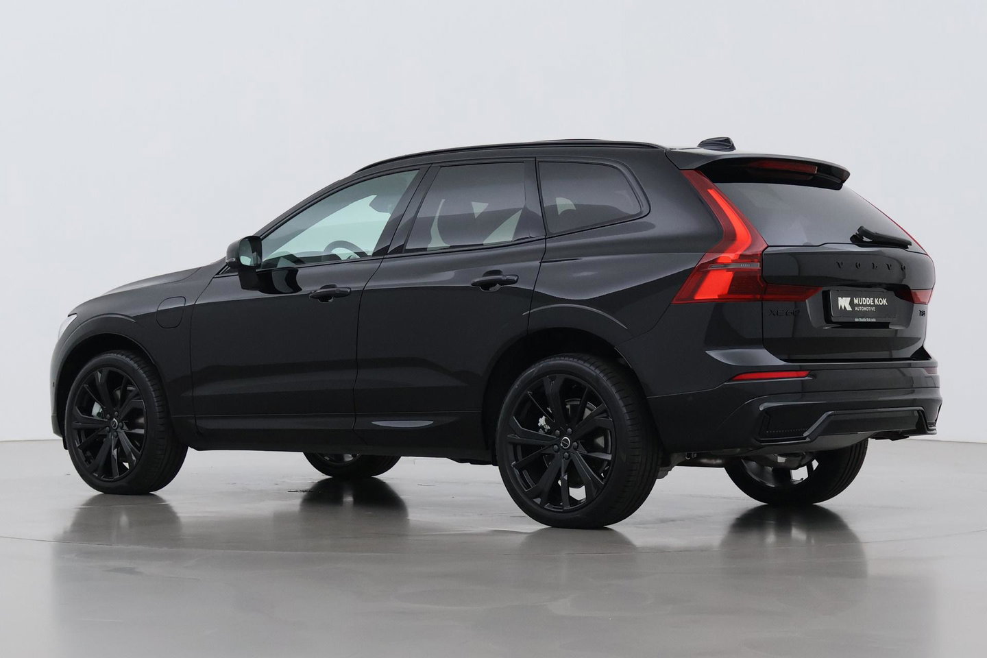 Volvo XC60 T6 Ultra Black Edition | Bowers & Wilkins | Luchtvering | Panoramadak | Head-UP | Stoelventilatie