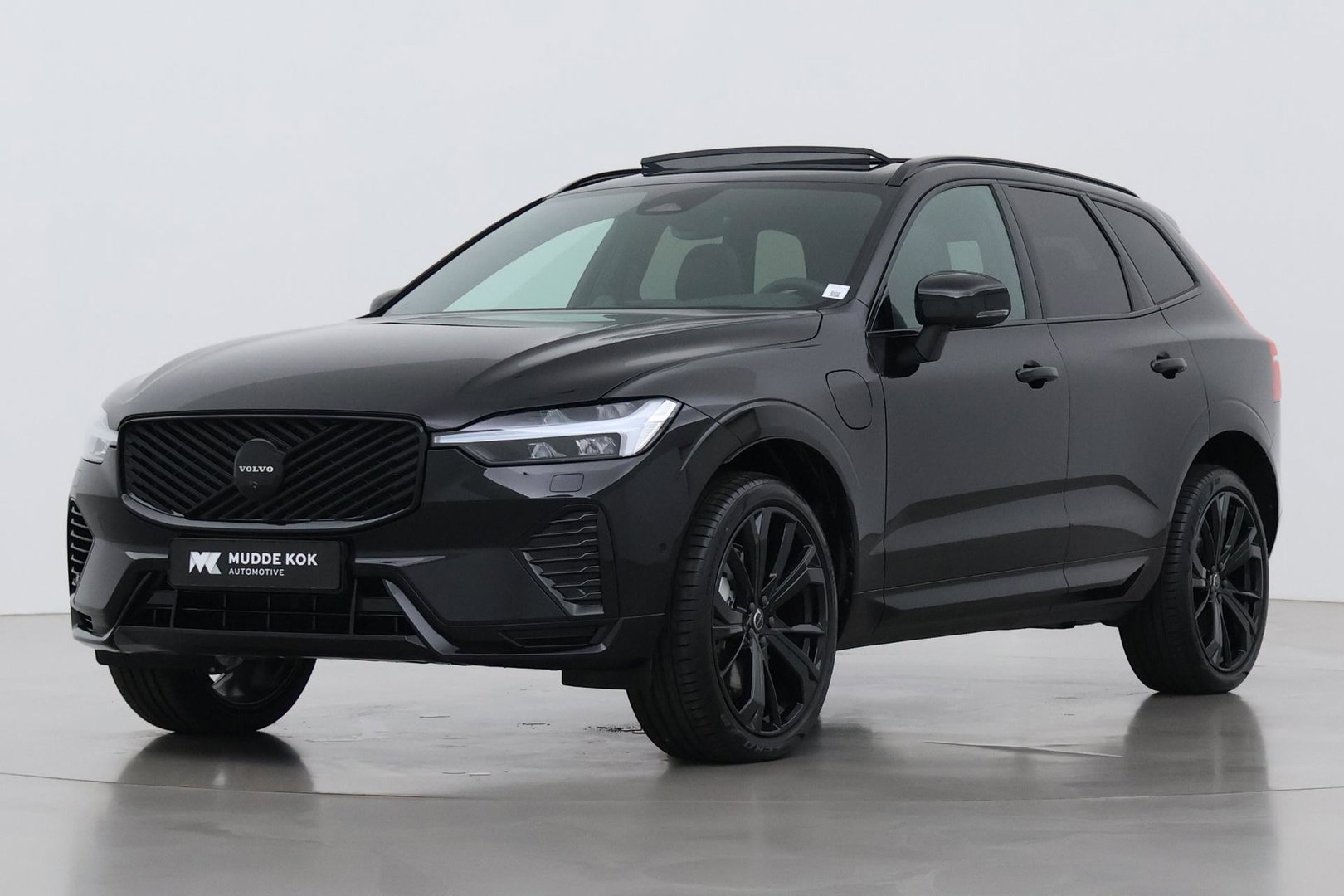 Volvo XC60 T8 Ultra Black Edition | Bowers & Wilkins | Luchtvering | Panoramadak | Head-UP | Stoelventilatie