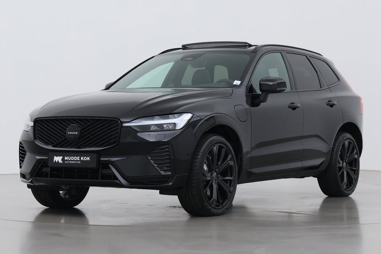 Volvo XC60 T6 Ultra Black Edition | Bowers & Wilkins | Luchtvering | Panoramadak | Head-UP | Stoelventilatie