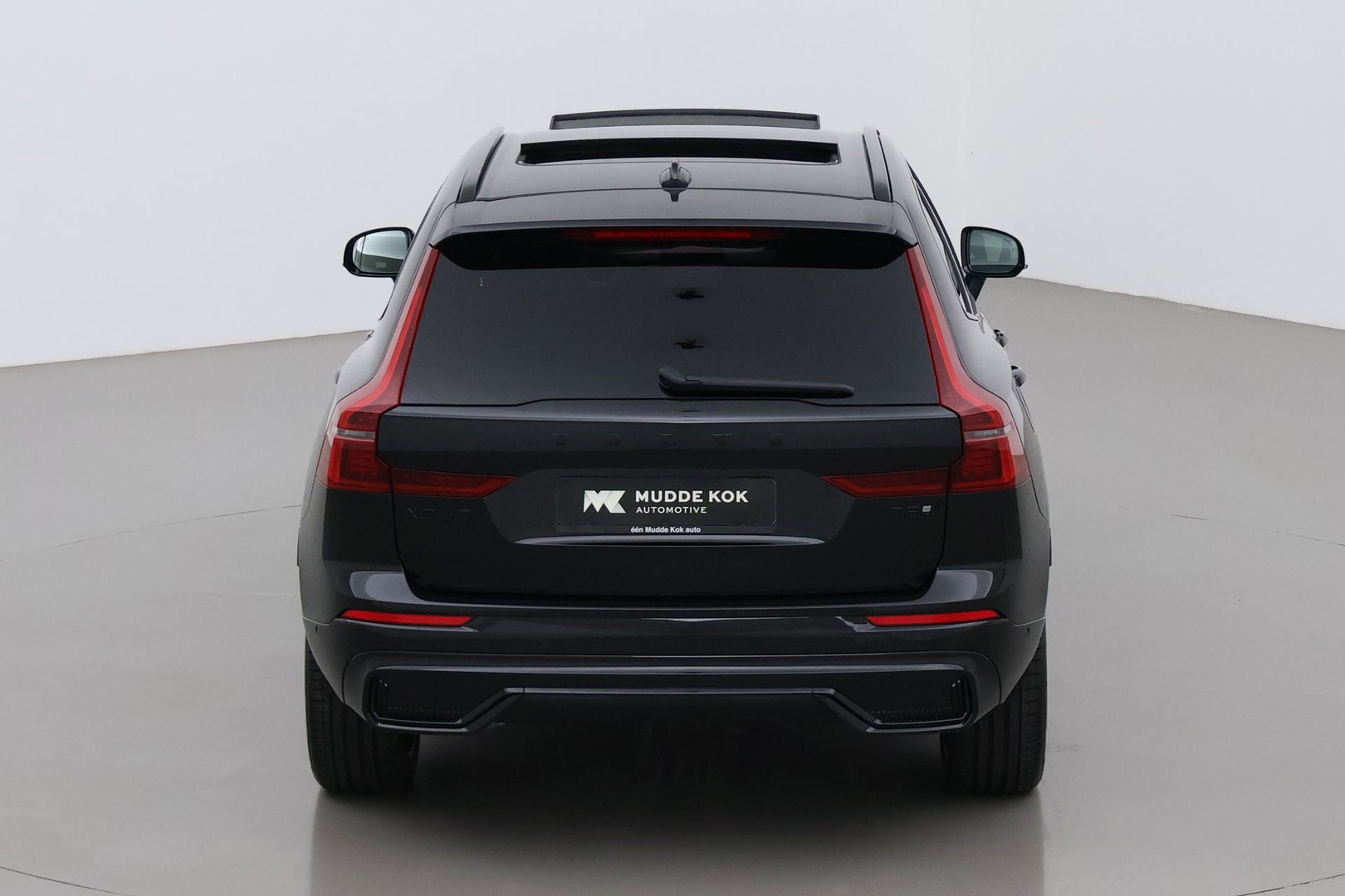Volvo XC60 T8 Ultra Black Edition | Bowers & Wilkins | Luchtvering | Panoramadak | Head-UP | Stoelventilatie