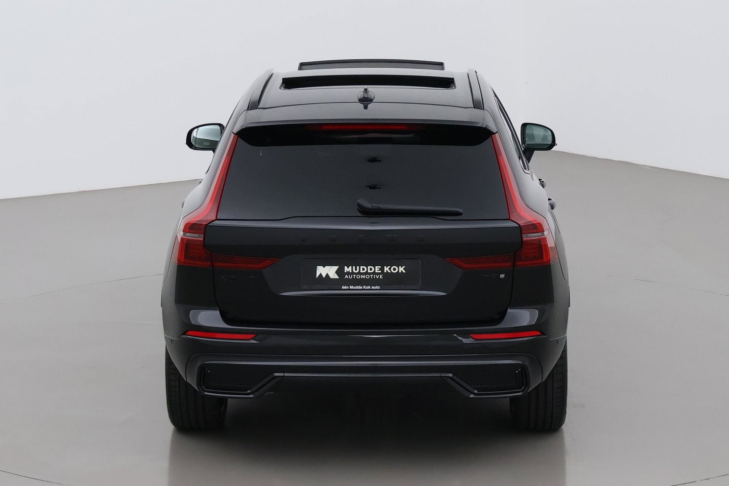 Volvo XC60 T6 Ultra Black Edition | Bowers & Wilkins | Luchtvering | Panoramadak | Head-UP | Stoelventilatie