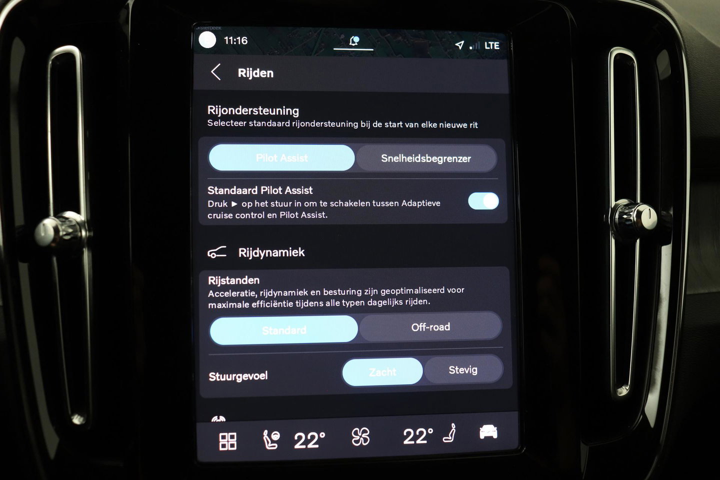 Volvo XC40 2.0 B4 Plus Bright | Trekhaak | Harman/Kardon | Leder | Keyless | Camera