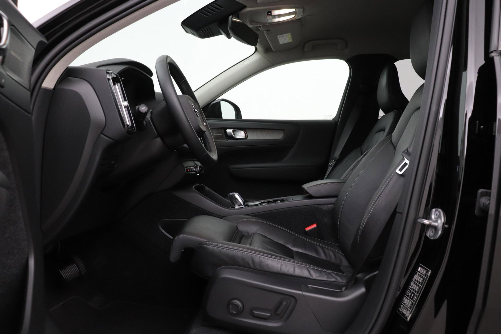 Volvo XC40 2.0 B4 Plus Bright | Harman/Kardon | ACC | Trekhaak | Leder | Keyless | Camera | Getint Glas