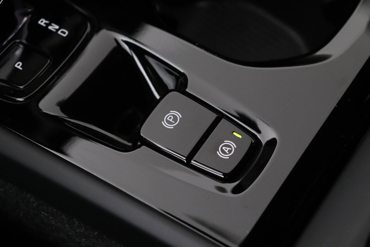 Volvo XC40 2.0 B4 Plus Bright | Trekhaak | Harman/Kardon | Leder | Keyless | Camera