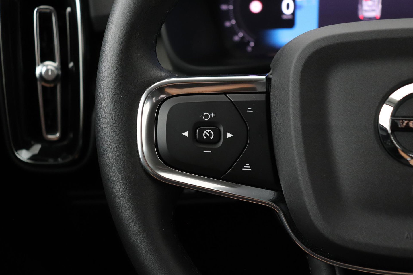 Volvo XC40 2.0 B4 Plus Bright | Trekhaak | Harman/Kardon | Leder | Keyless | Camera