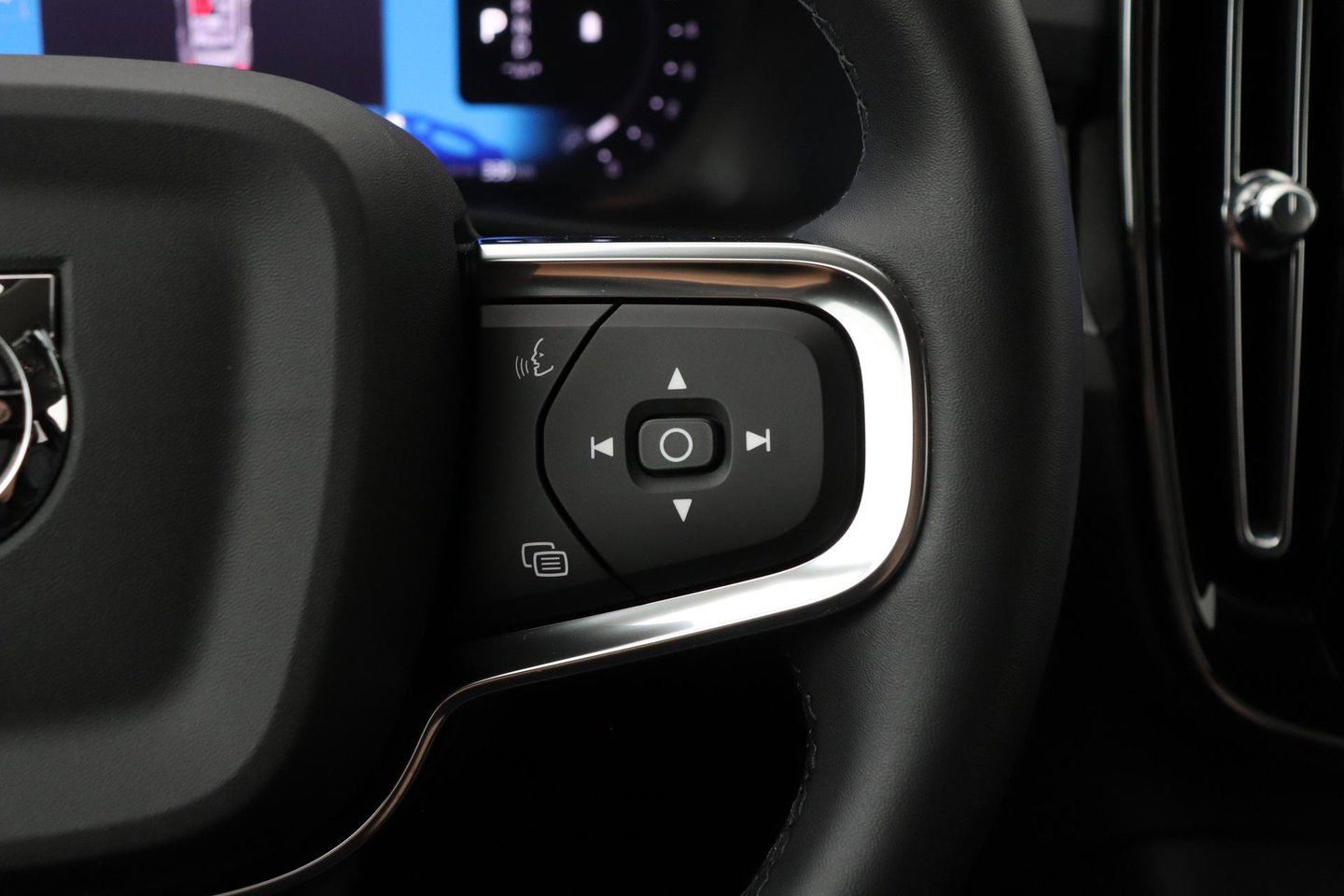 Volvo XC40 2.0 B4 Plus Bright | Trekhaak | Harman/Kardon | Leder | Keyless | Camera