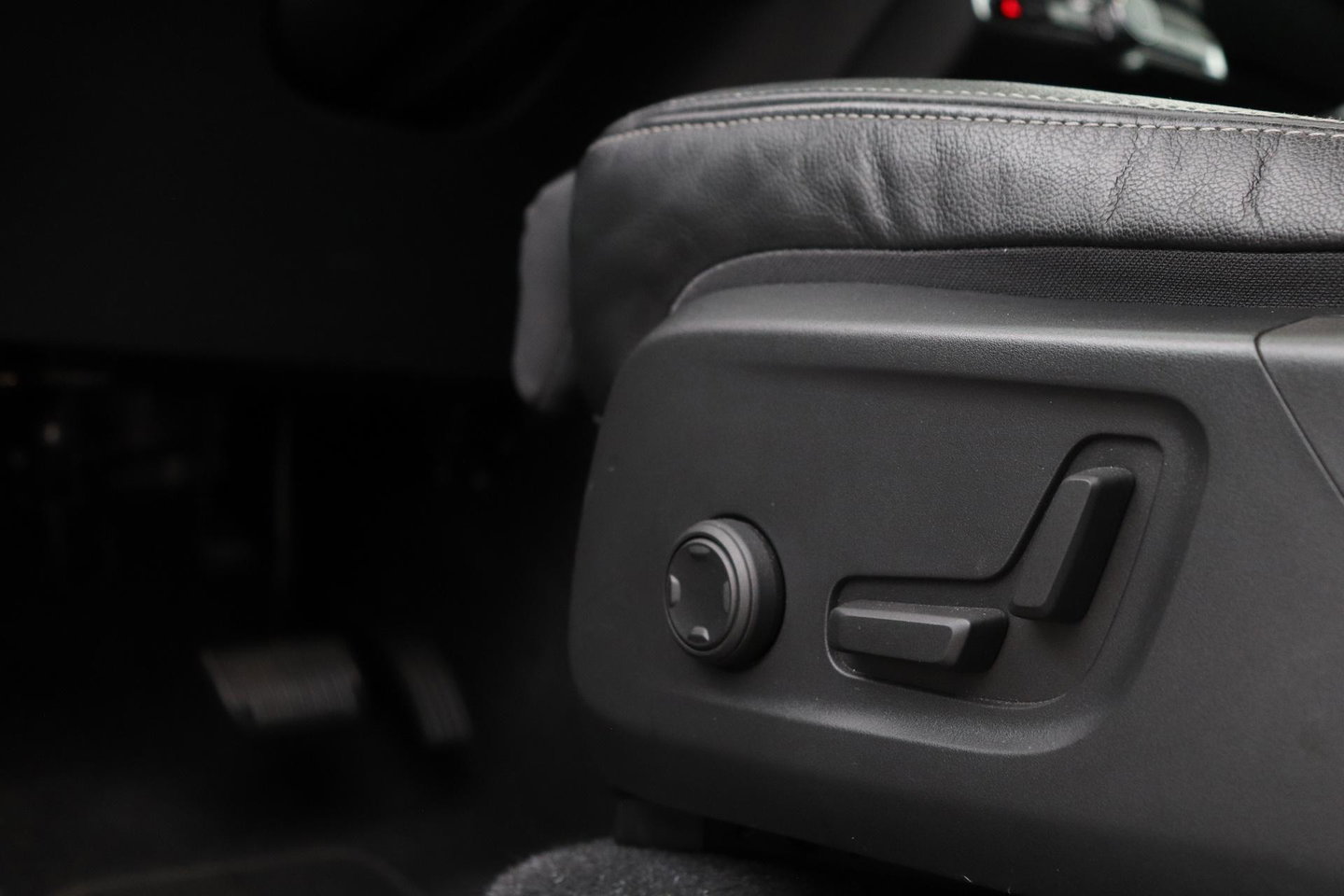 Volvo XC40 2.0 B4 Plus Bright | Trekhaak | Harman/Kardon | Leder | Keyless | Camera