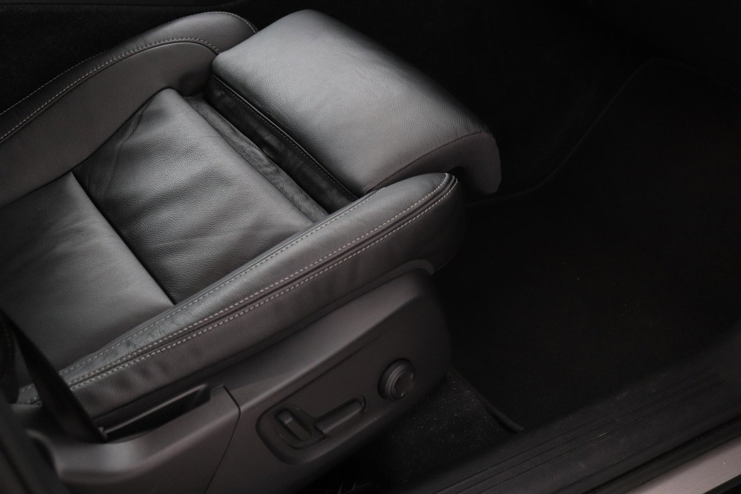 Volvo XC40 2.0 B4 Plus Bright | Trekhaak | Harman/Kardon | Leder | Keyless | Camera