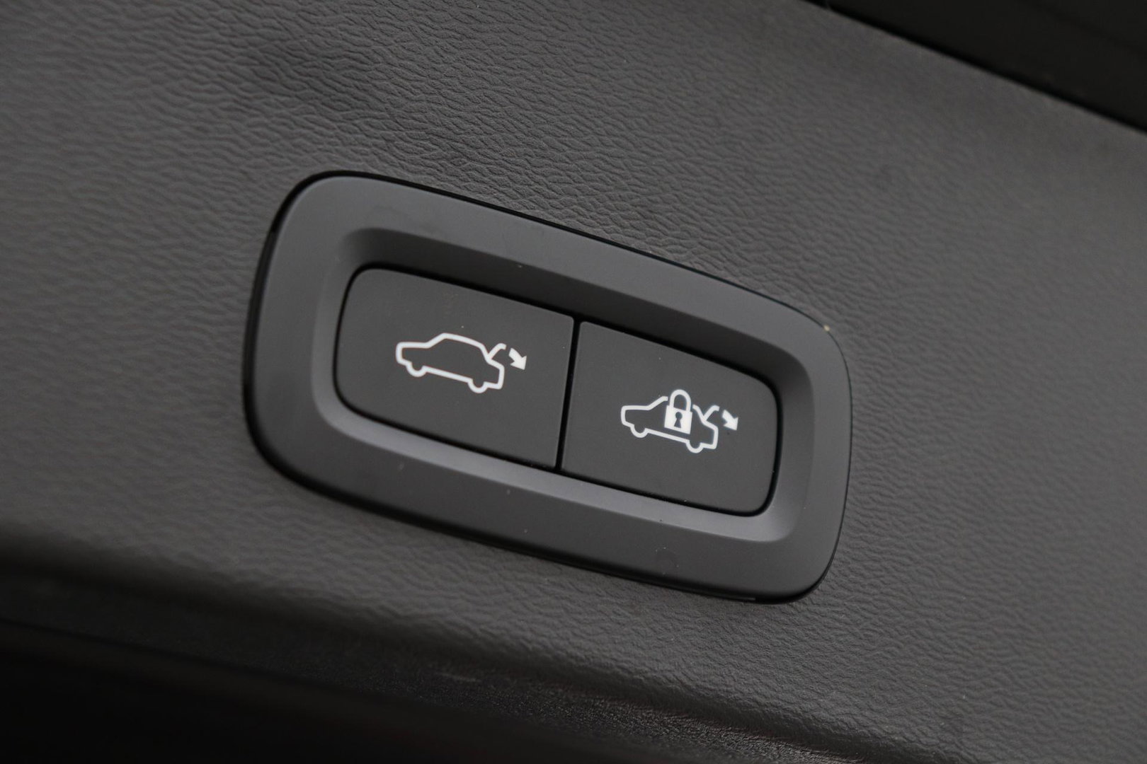Volvo XC40 2.0 B4 Plus Bright | Harman/Kardon | ACC | Trekhaak | Leder | Keyless | Camera | Getint Glas