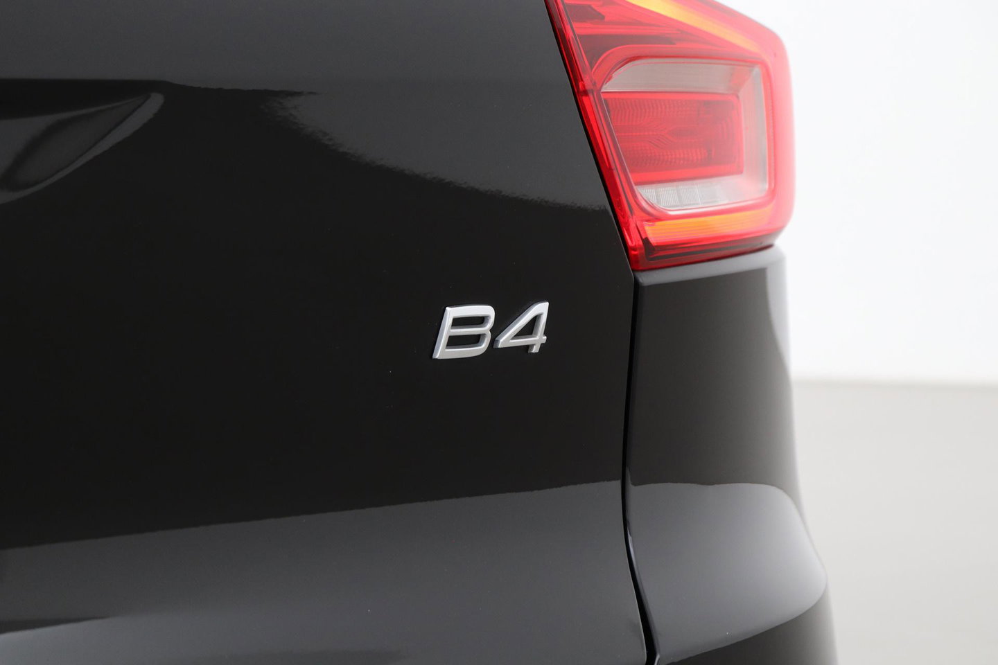 Volvo XC40 2.0 B4 Plus Bright | Trekhaak | Harman/Kardon | Leder | Keyless | Camera