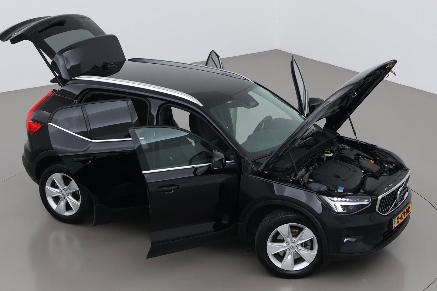 Volvo XC40 2.0 B4 Plus Bright | Trekhaak | Harman/Kardon | Leder | Keyless | Camera