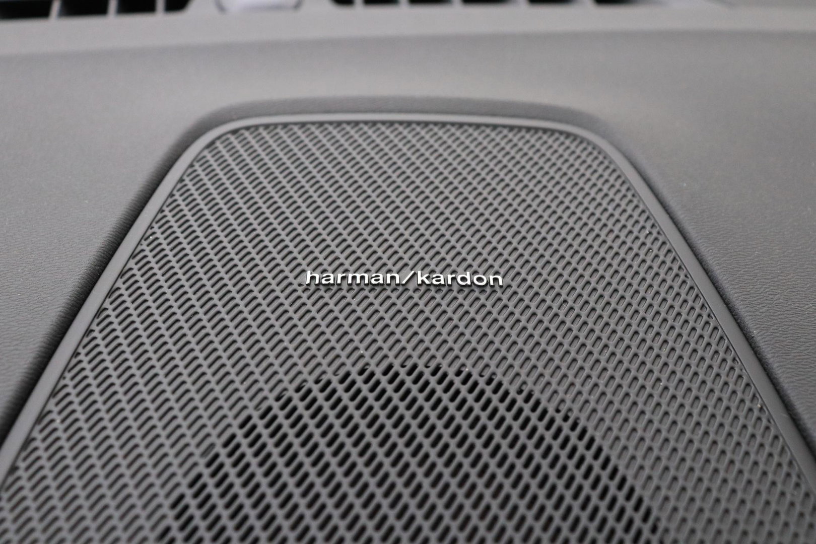 Volvo XC60 T8 Plus Black Edition | Harman/Kardon | 360° Camera | ACC | Standkachel | Keyless | Stoel+Stuurverwarming | 22 inch