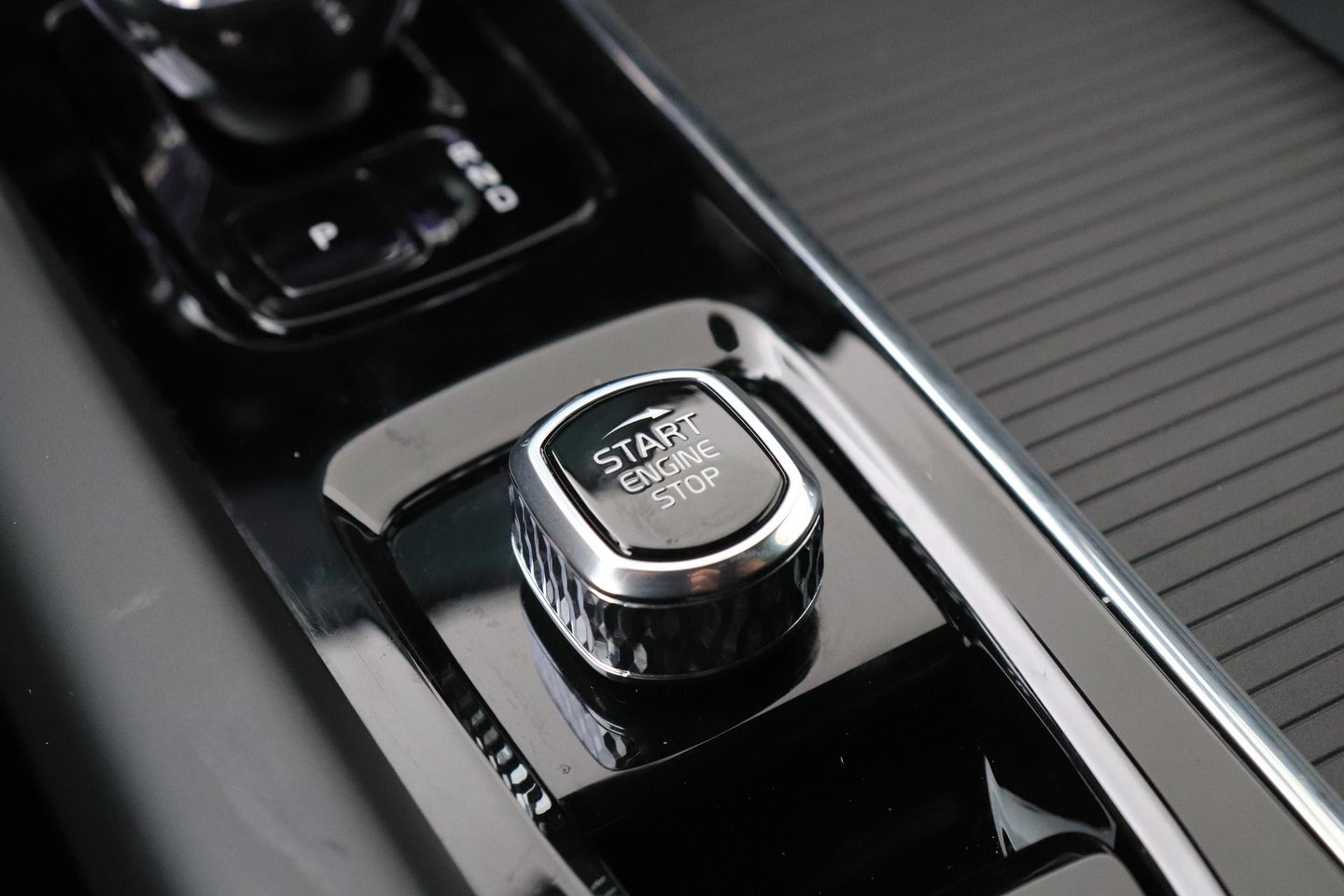 Volvo XC60 T8 Plus Black Edition | Harman/Kardon | 360° Camera | ACC | Standkachel | Keyless | Stoel+Stuurverwarming | 21 inch