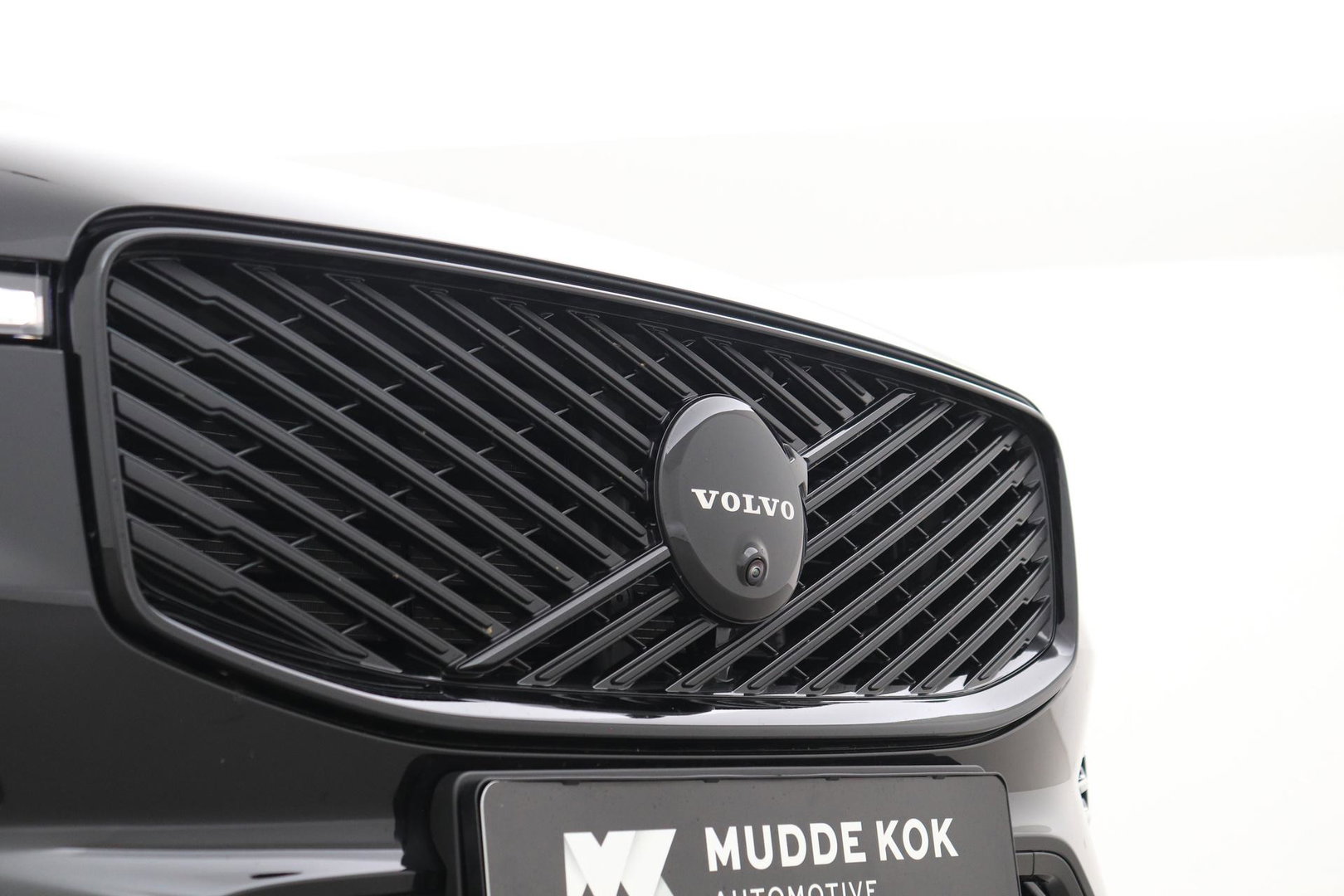 Volvo XC60 T8 Plus Black Edition | Harman/Kardon | 360° Camera | ACC | Standkachel | Keyless | Stoel+Stuurverwarming | 22 inch