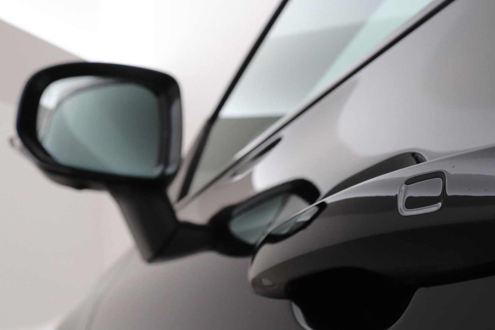 Volvo XC60 T8 Plus Black Edition | Harman/Kardon | 360° Camera | ACC | Standkachel | Keyless | Stoel+Stuurverwarming | 22 inch