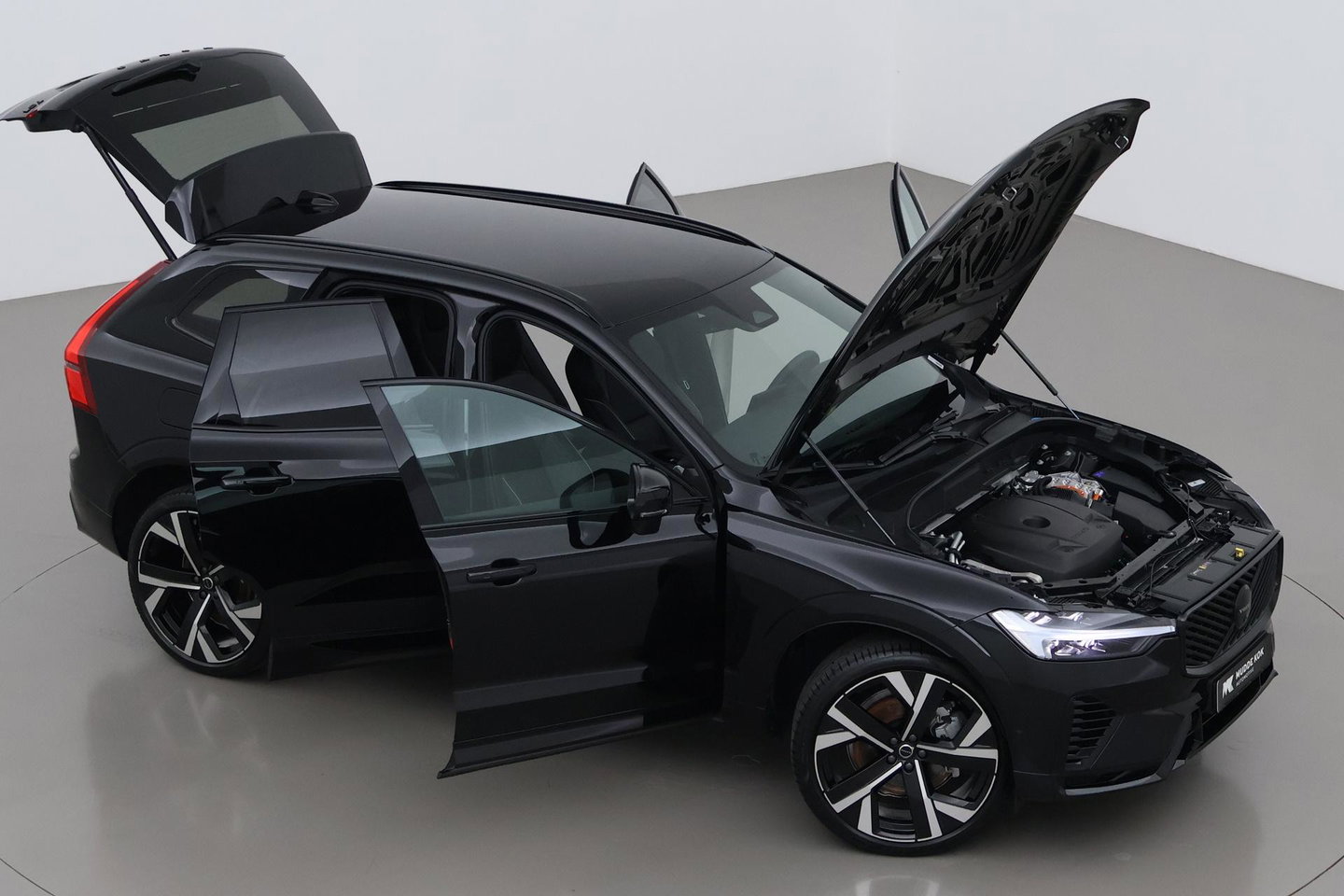 Volvo XC60 T8 Plus Black Edition | Harman/Kardon | 360° Camera | ACC | Standkachel | Keyless | Stoel+Stuurverwarming | 21 inch