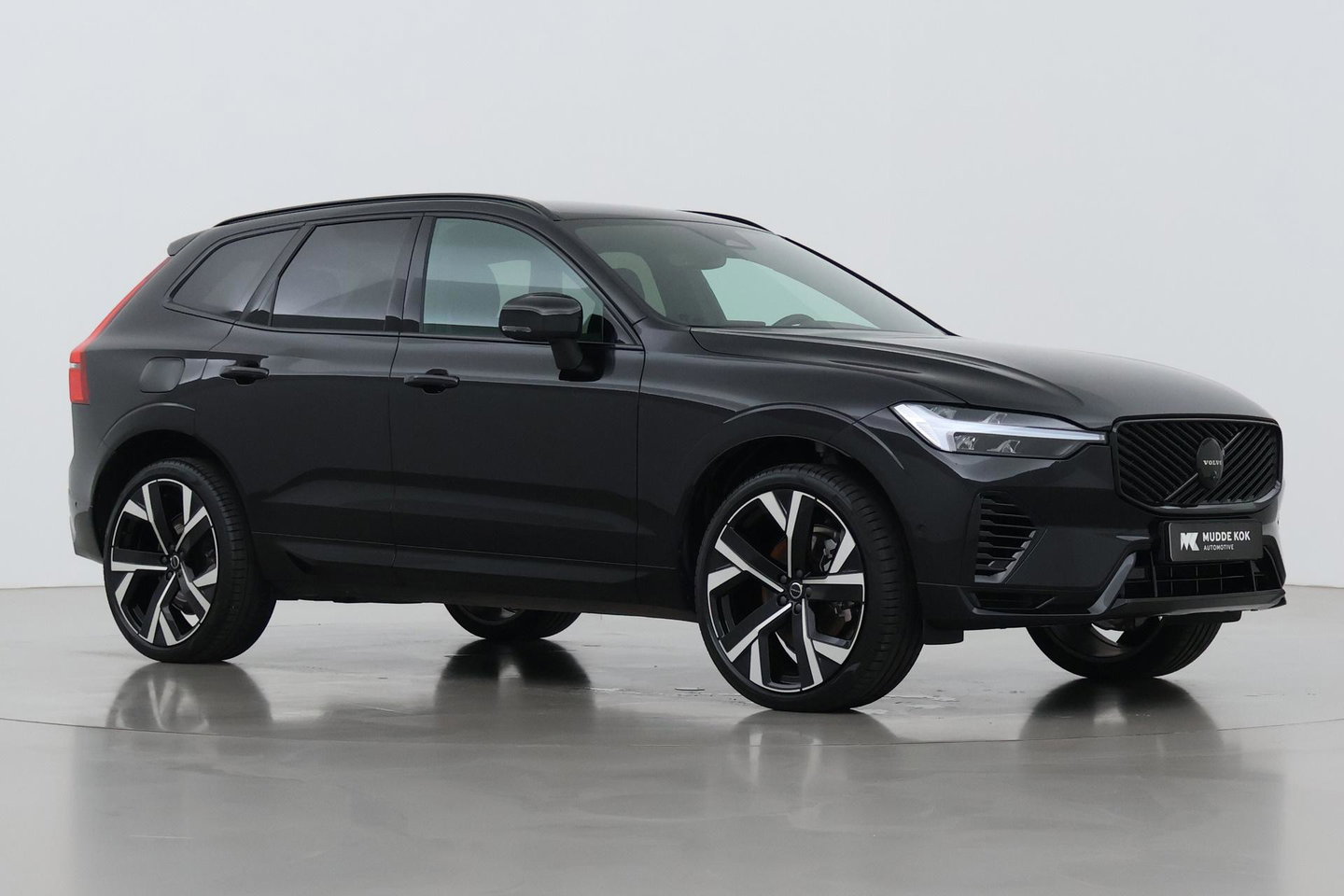 Volvo XC60 T8 Plus Black Edition | Harman/Kardon | 360° Camera | ACC | Standkachel | Keyless | Stoel+Stuurverwarming | 21 inch