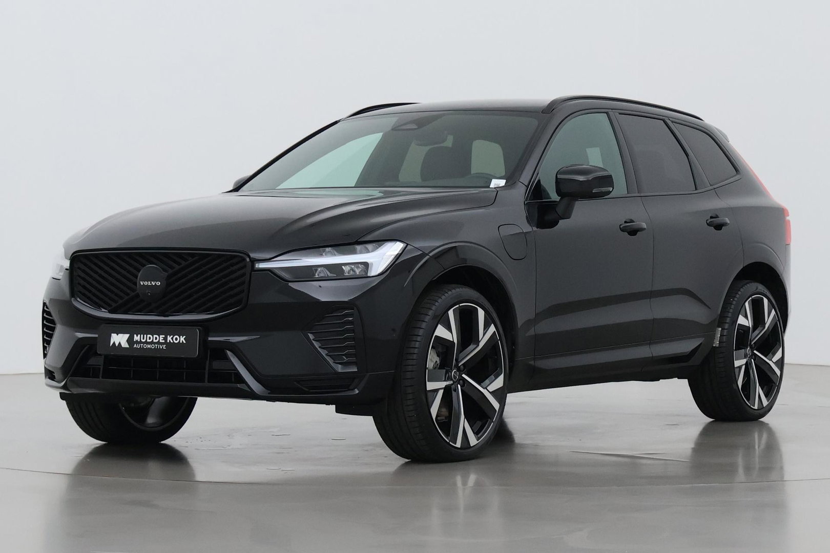 Volvo XC60 T8 Plus Black Edition | Harman/Kardon | 360° Camera | ACC | Standkachel | Keyless | Stoel+Stuurverwarming | 22 inch