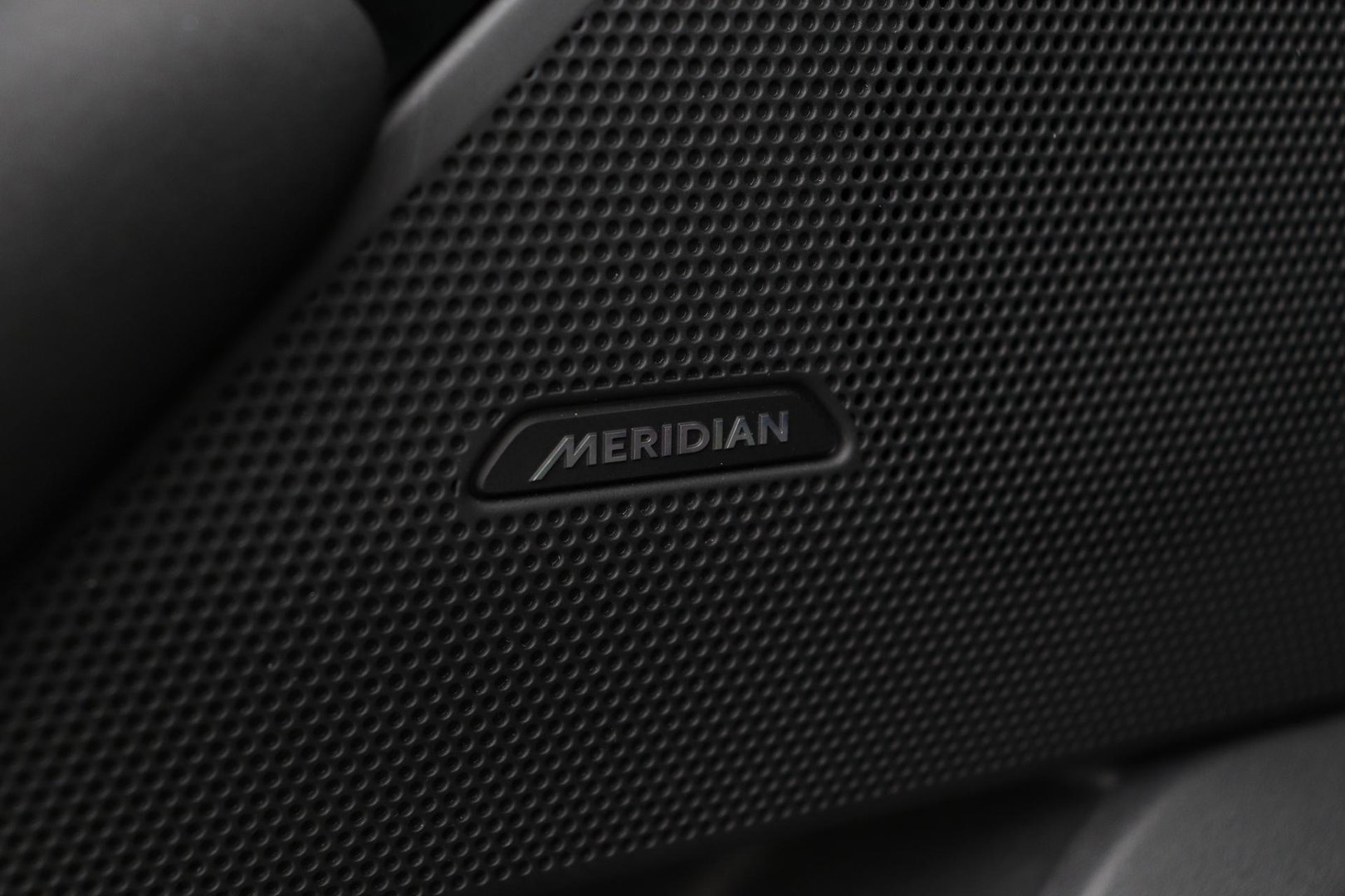 Land Rover Range Rover Velar 2.0 P400e S | ACC | Head-Up | Meridian | Memory | Stoel+Stuurverwarming | Black Pack | 21 Inch