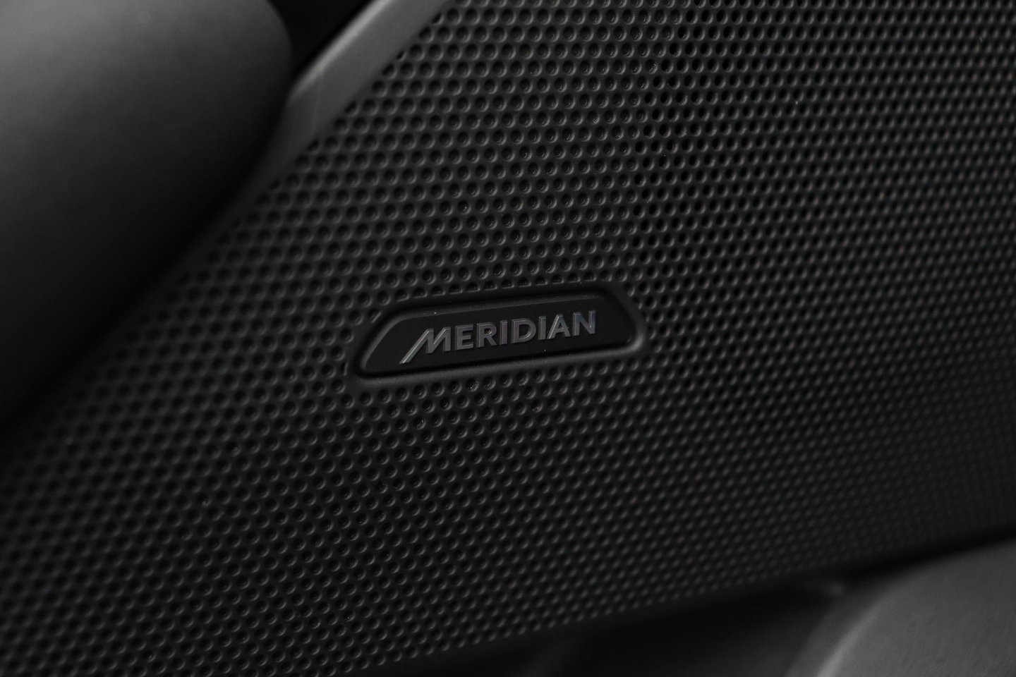 Land Rover Range Rover Velar 2.0 P400e S | ACC | Head-Up | Meridian | Memory | Stoel+Stuurverwarming | Black Pack | 21 Inch