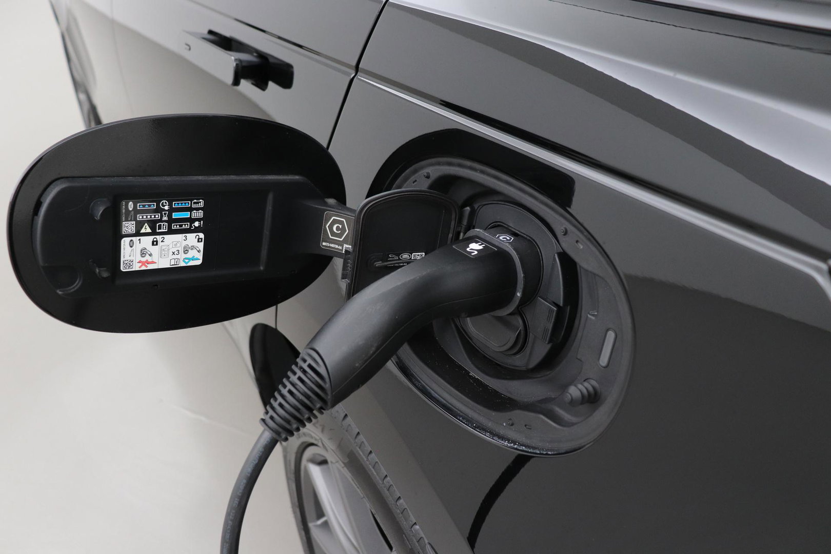 Land Rover Range Rover Velar 2.0 P400e S | ACC | Head-Up | Meridian | Memory | Stoel+Stuurverwarming | Black Pack | 21 Inch