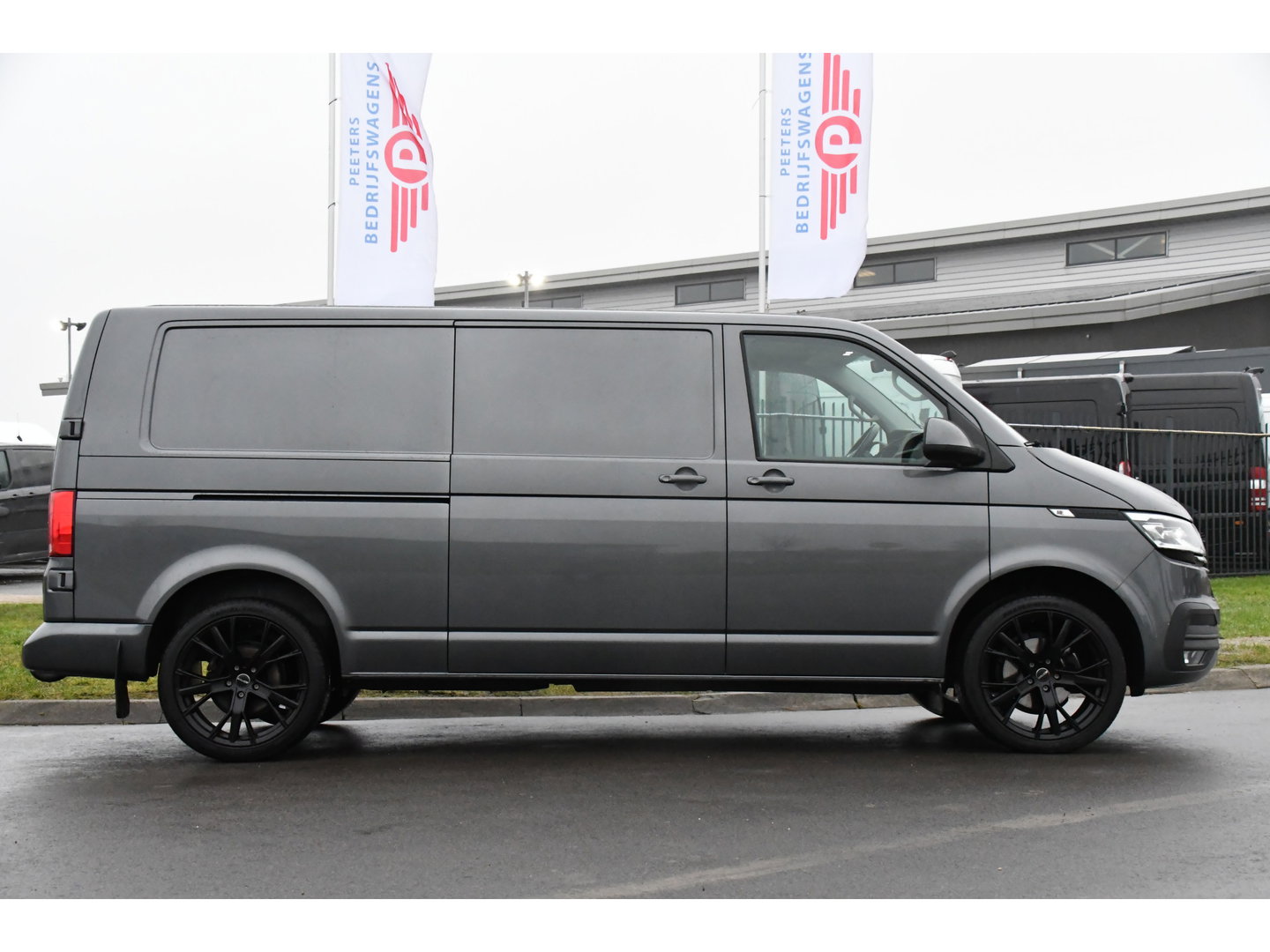 Volkswagen Transporter 2.0 TDI L2H1 30 PB Edition Highline Adaptieve Cruise, LED, Sensoren, Carplay, 150PK, Automaat, LED, Standkachel, NAVI, UNIEK!