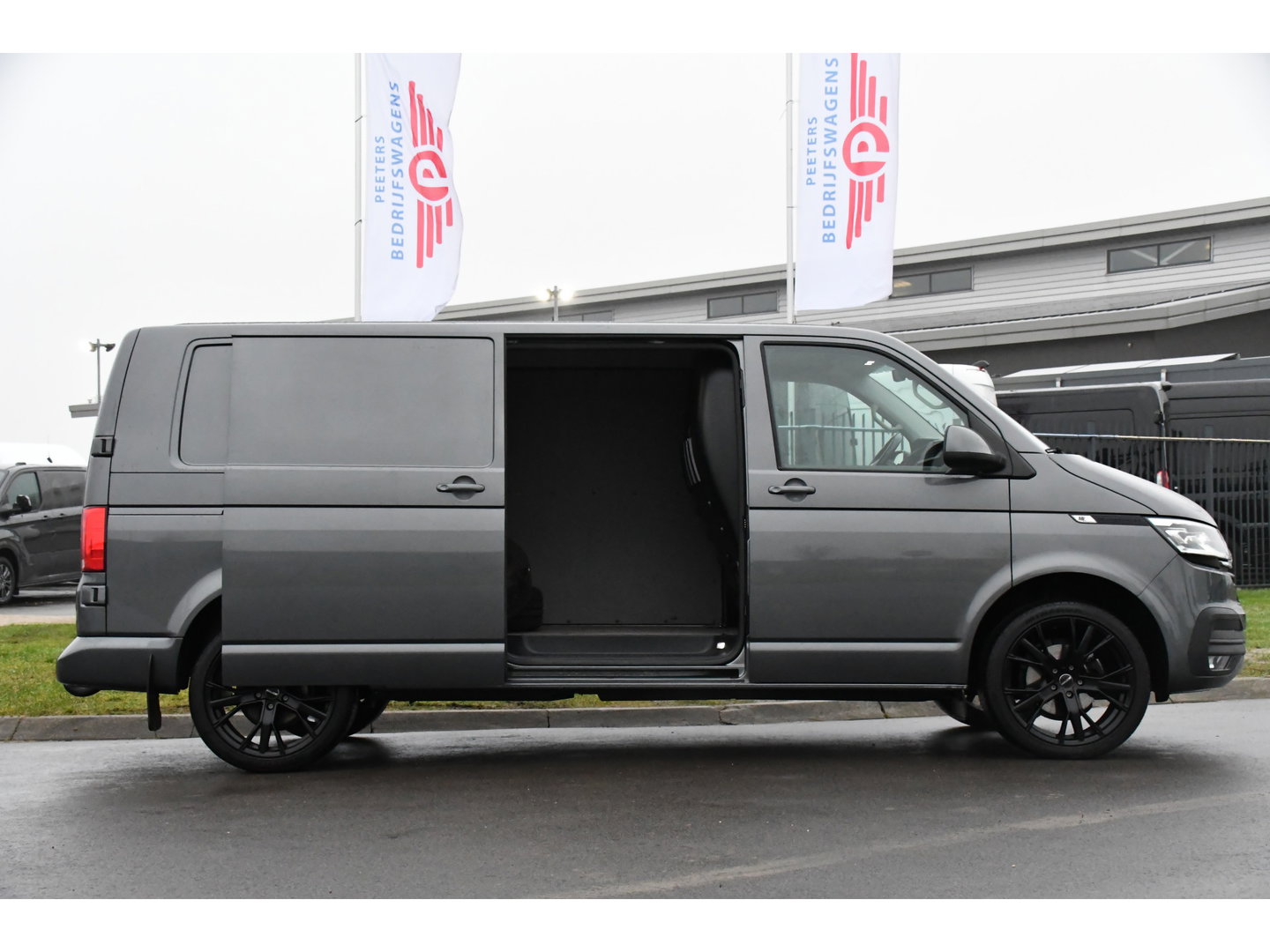 Volkswagen Transporter 2.0 TDI L2H1 30 PB Edition Highline Adaptieve Cruise, LED, Sensoren, Carplay, 150PK, Automaat, LED, Standkachel, NAVI, UNIEK!