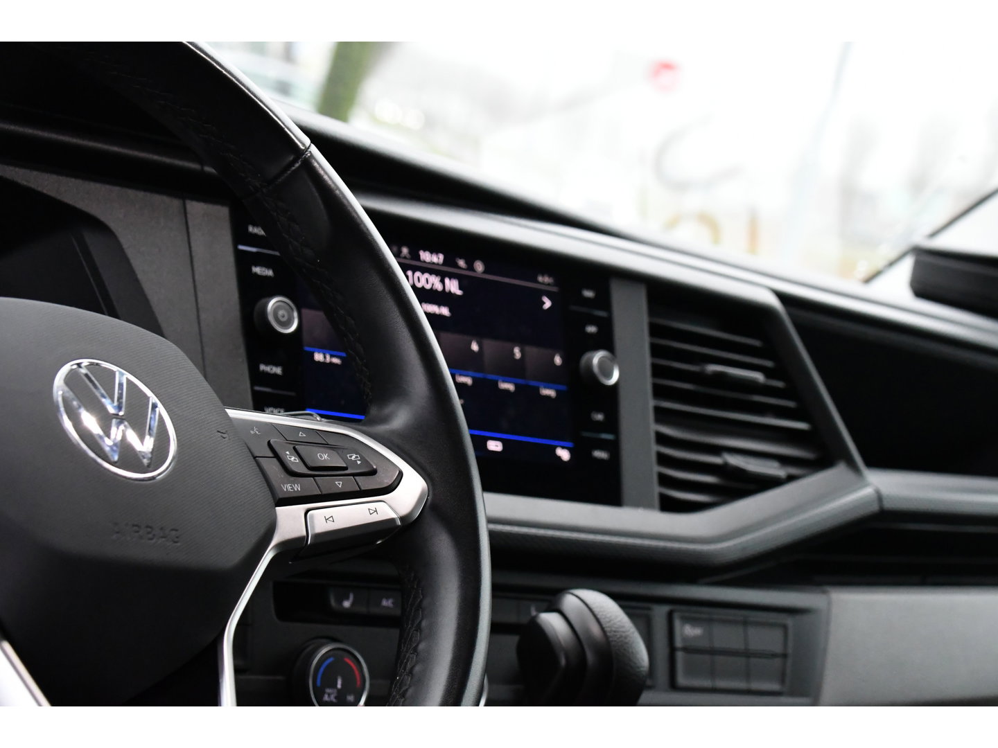Volkswagen Transporter 2.0 TDI L2H1 30 PB Edition Highline Adaptieve Cruise, LED, Sensoren, Carplay, 150PK, Automaat, LED, Standkachel, NAVI, UNIEK!