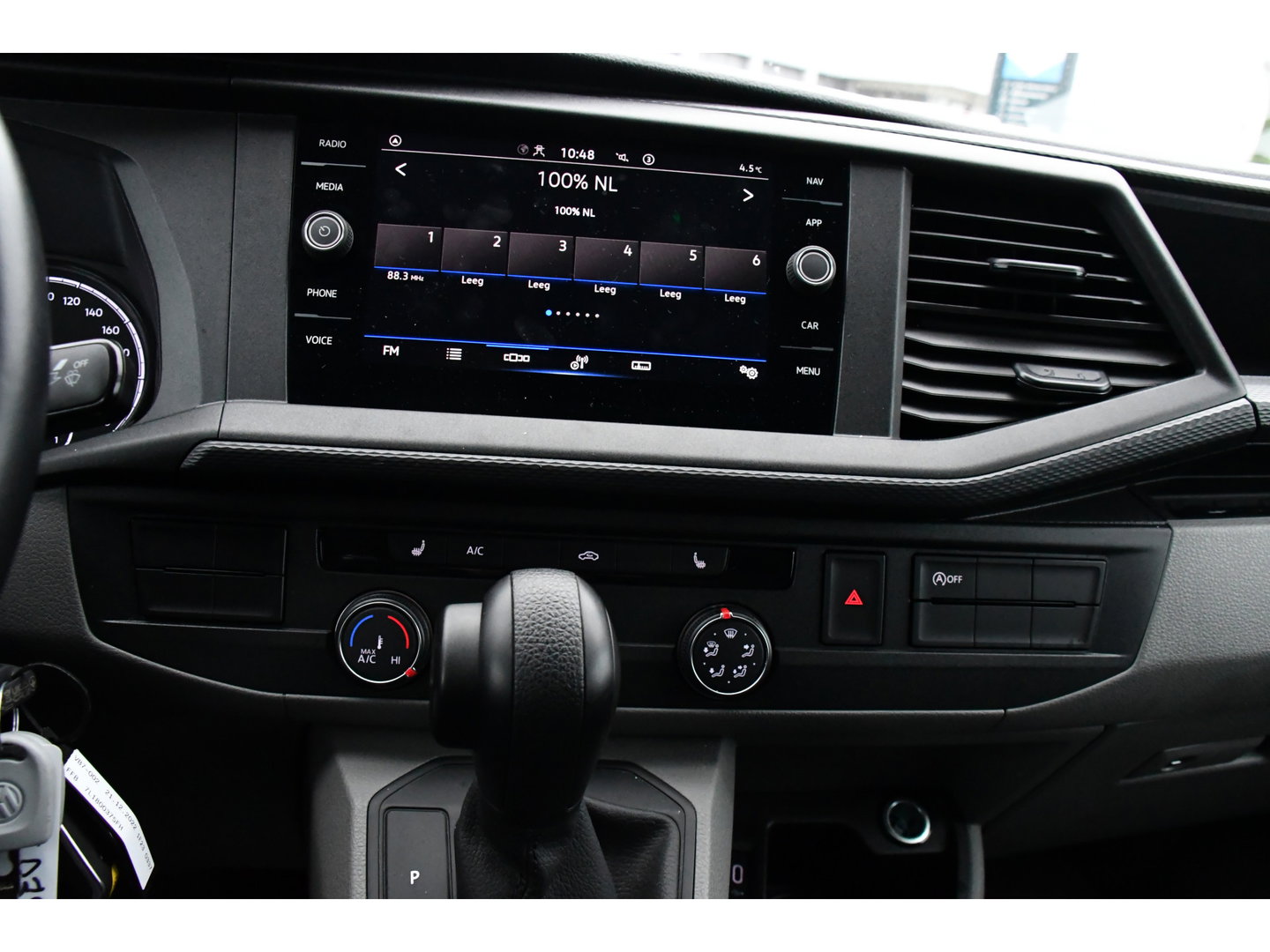 Volkswagen Transporter 2.0 TDI L2H1 30 PB Edition Highline Adaptieve Cruise, LED, Sensoren, Carplay, 150PK, Automaat, LED, Standkachel, NAVI, UNIEK!