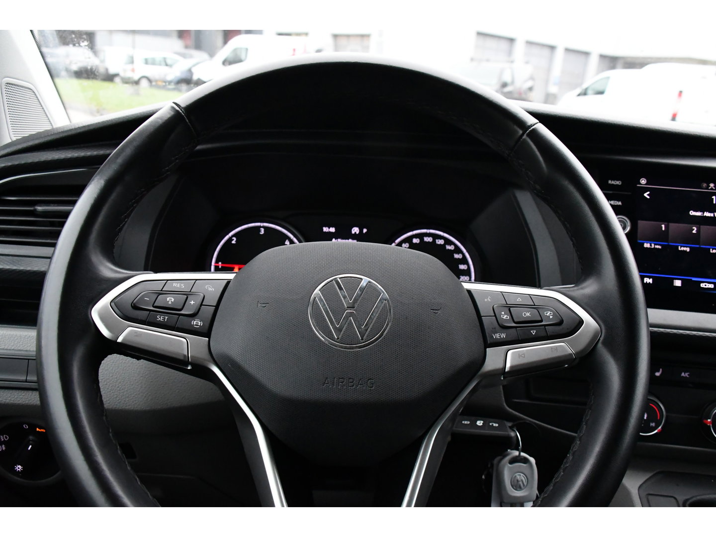 Volkswagen Transporter 2.0 TDI L2H1 30 PB Edition Highline Adaptieve Cruise, LED, Sensoren, Carplay, 150PK, Automaat, LED, Standkachel, NAVI, UNIEK!
