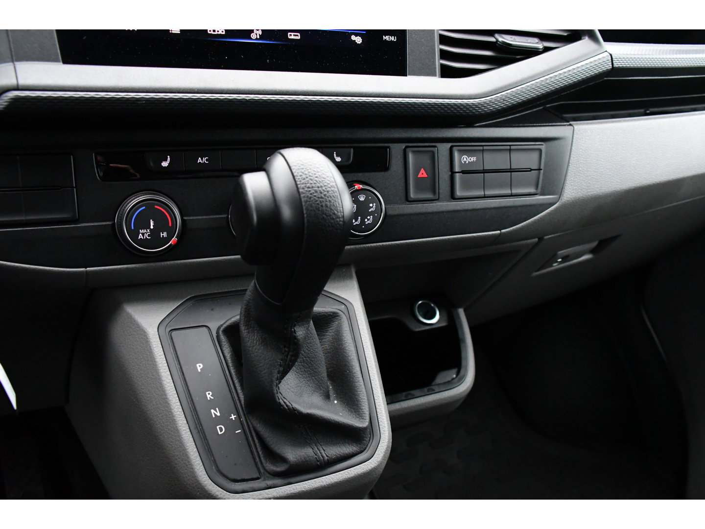 Volkswagen Transporter 2.0 TDI L2H1 30 PB Edition Highline Adaptieve Cruise, LED, Sensoren, Carplay, 150PK, Automaat, LED, Standkachel, NAVI, UNIEK!