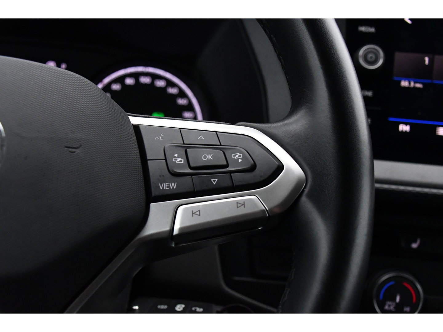 Volkswagen Transporter 2.0 TDI L2H1 30 PB Edition Highline Adaptieve Cruise, LED, Sensoren, Carplay, 150PK, Automaat, LED, Standkachel, NAVI, UNIEK!