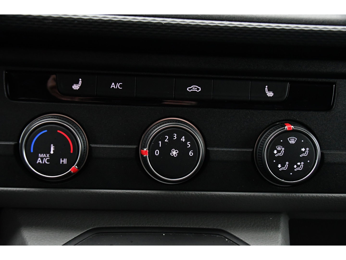 Volkswagen Transporter 2.0 TDI L2H1 30 PB Edition Highline Adaptieve Cruise, LED, Sensoren, Carplay, 150PK, Automaat, LED, Standkachel, NAVI, UNIEK!
