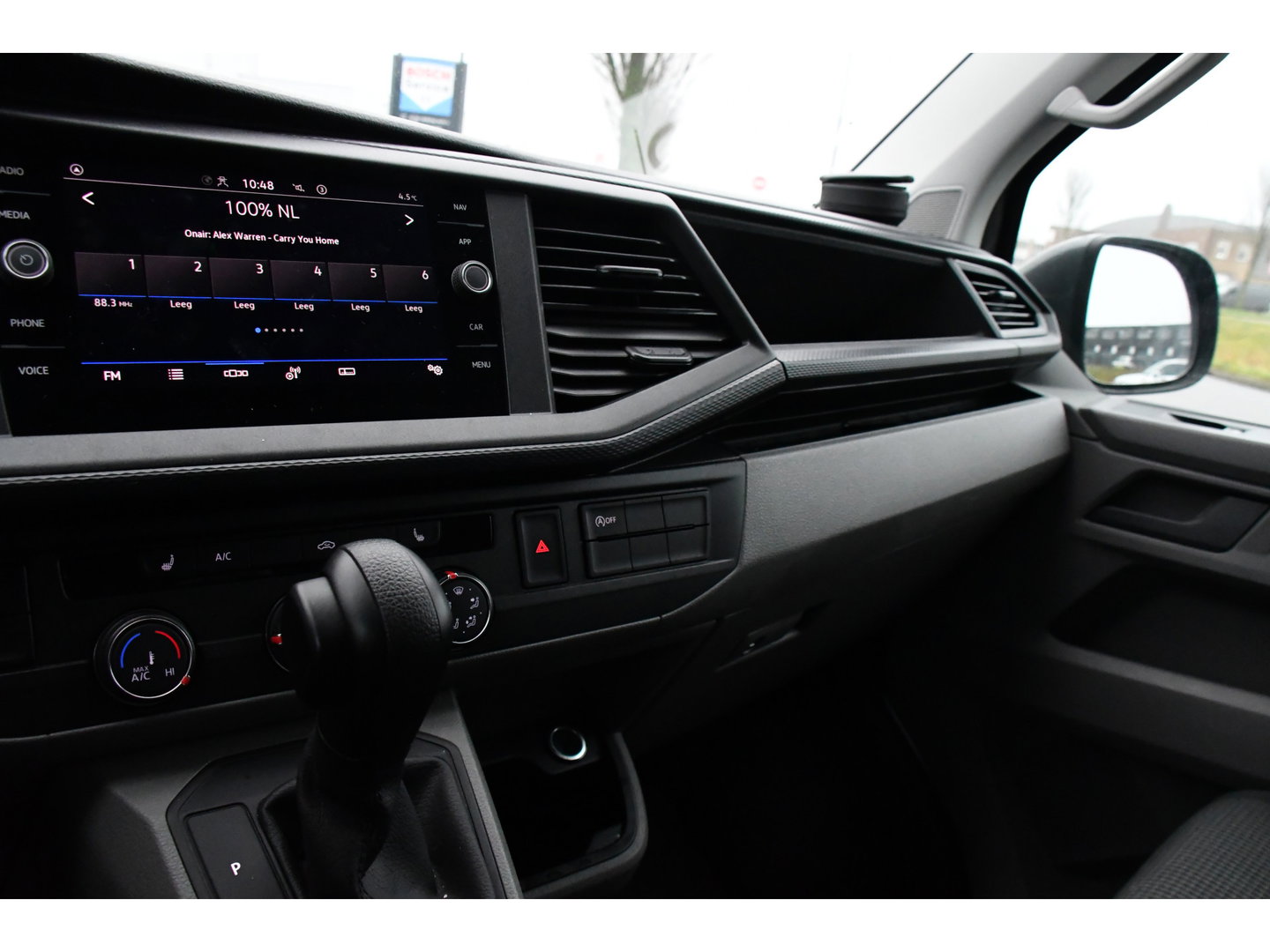 Volkswagen Transporter 2.0 TDI L2H1 30 PB Edition Highline Adaptieve Cruise, LED, Sensoren, Carplay, 150PK, Automaat, LED, Standkachel, NAVI, UNIEK!