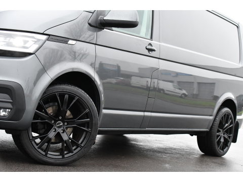 Volkswagen Transporter 2.0 TDI L2H1 30 PB Edition Highline Adaptieve Cruise, LED, Sensoren, Carplay, 150PK, Automaat, LED, Standkachel, NAVI, UNIEK!