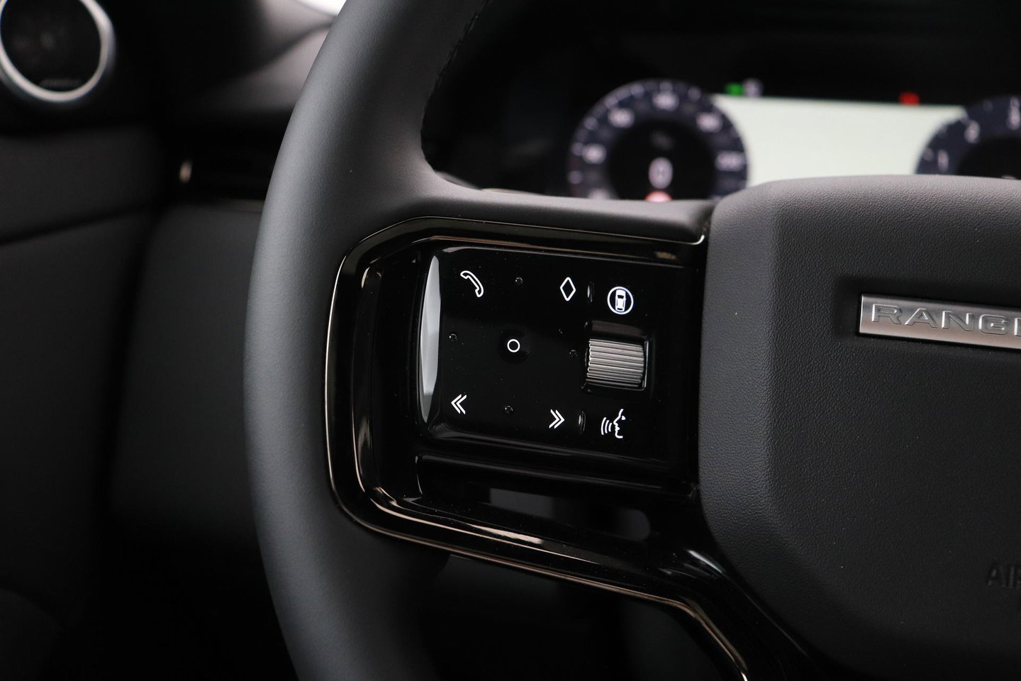 Land Rover Range Rover Evoque P270e PHEV Dynamic SE | Black Pack | Schuif/kanteldak | Trekhaak | ACC | 360° Camera