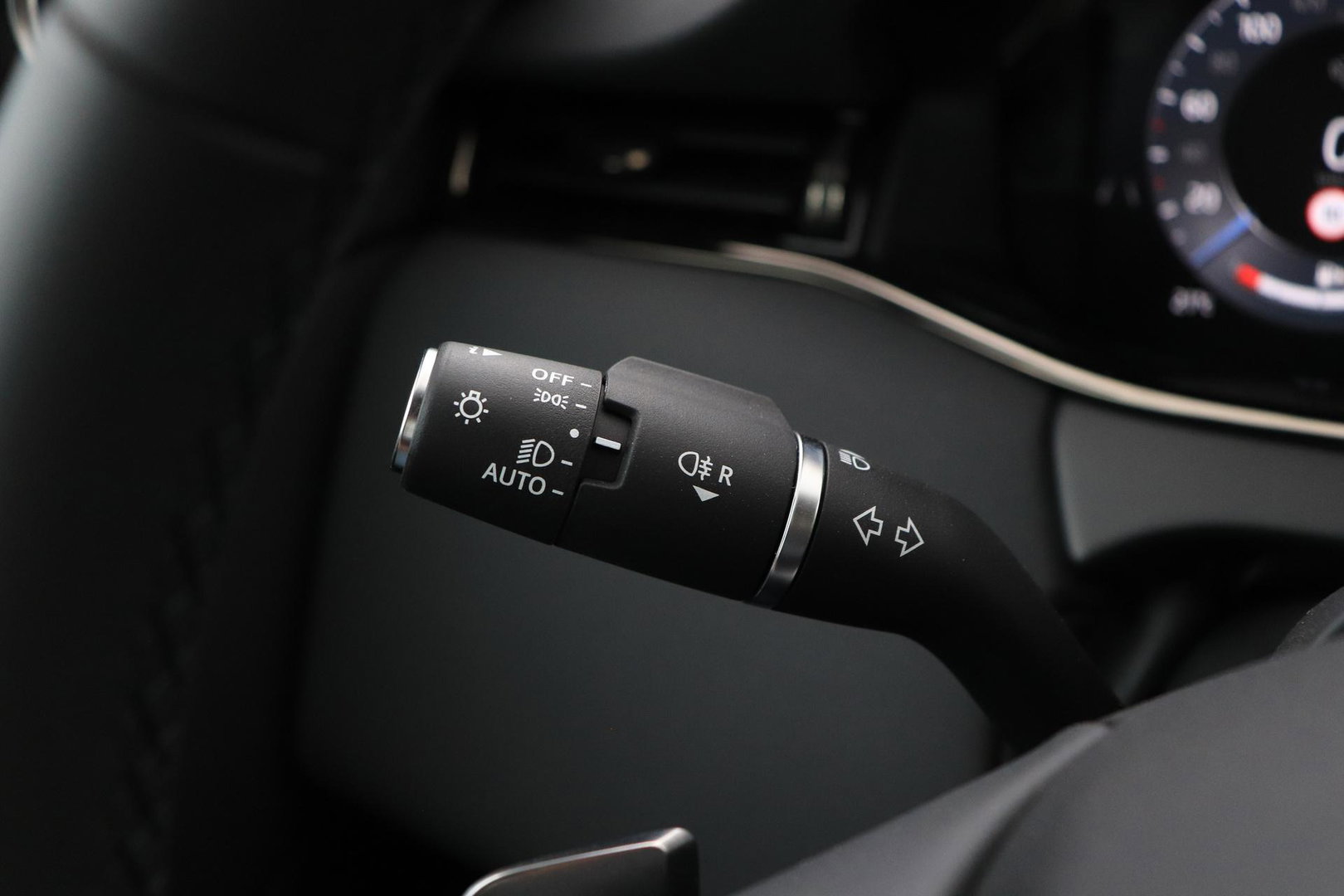 Land Rover Range Rover Evoque P270e PHEV Dynamic SE | Black Pack | Schuif/kanteldak | Trekhaak | ACC | 360° Camera